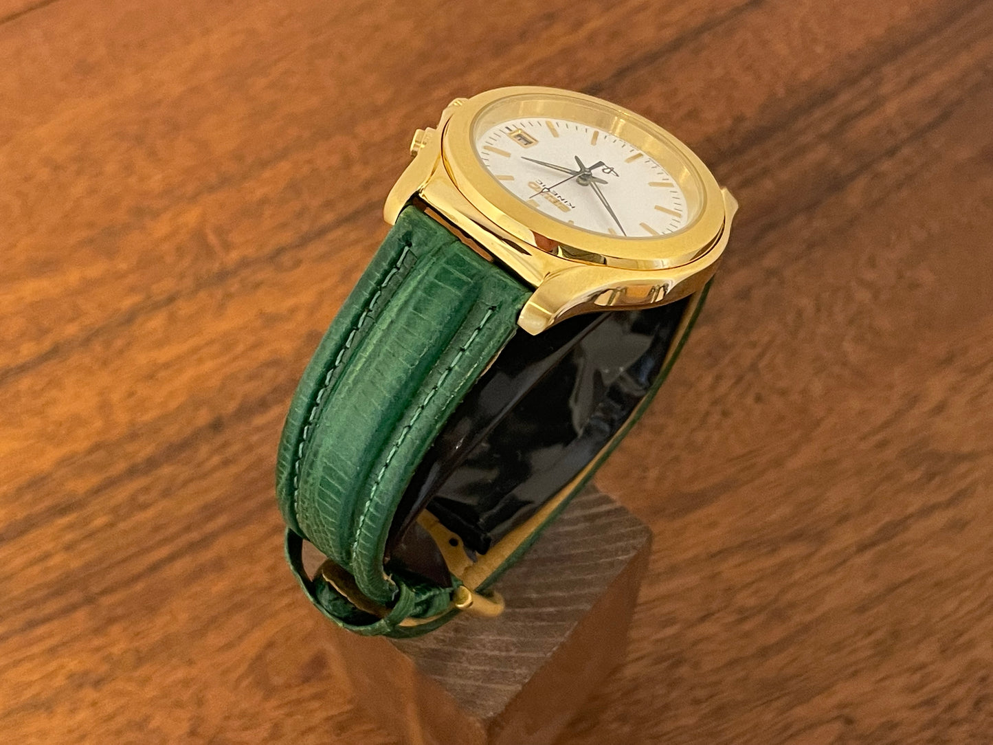 (1994) Seiko 5M22-7B00 Kinetic gold case - white dial w/ gold markers (NOS)