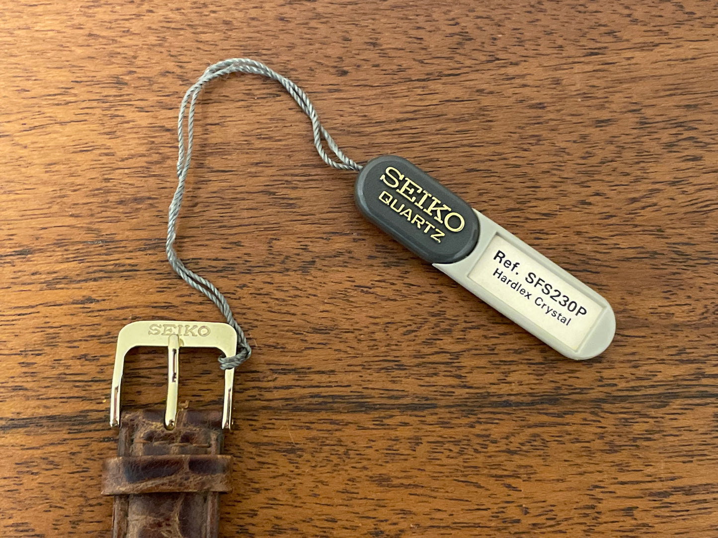 (2003) Seiko 7N01-7041 quartz dress watch - gold case w/ white dial & Arabic numerals (NOS)