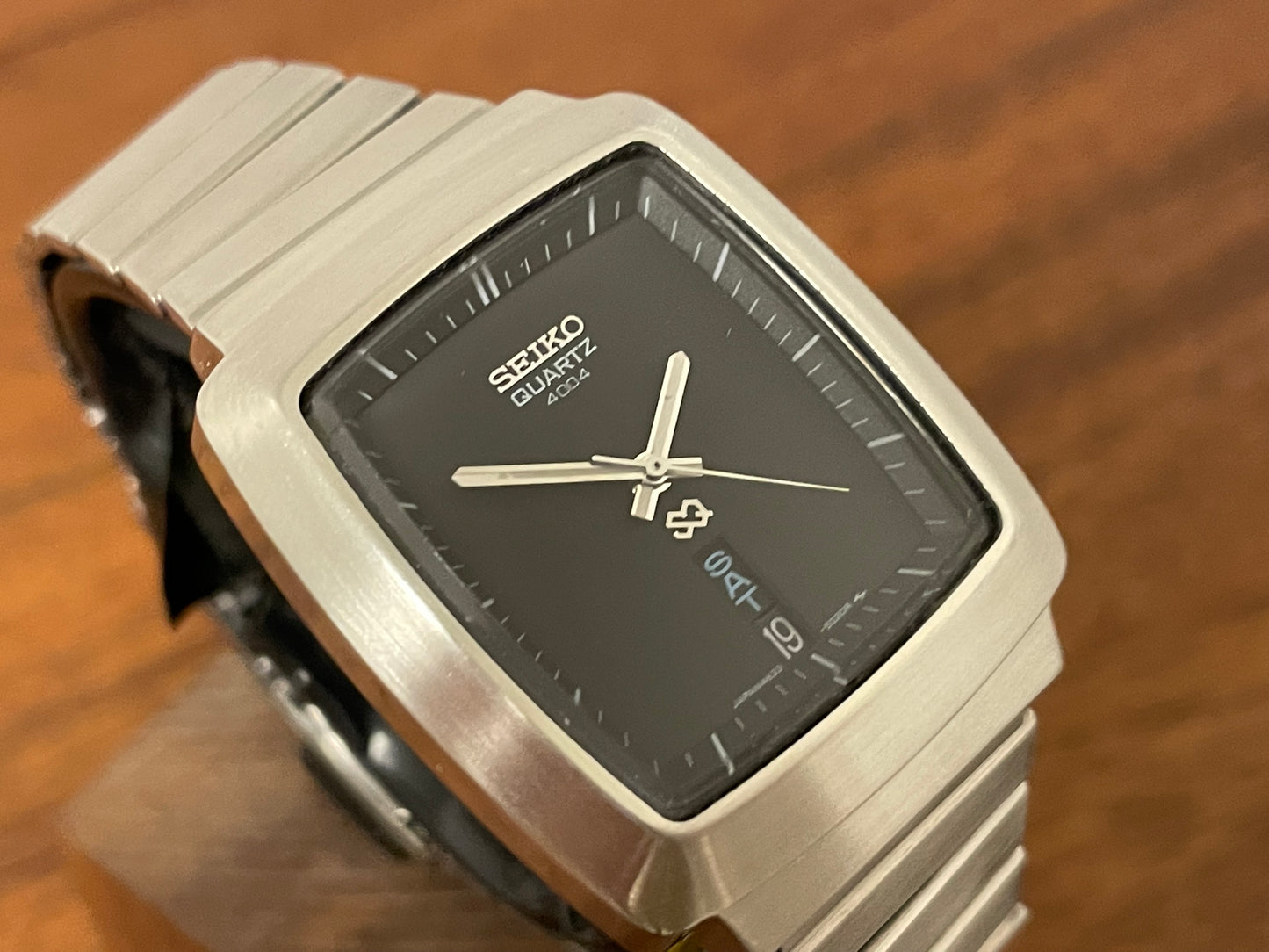 (1977) Seiko 4633-5029 Quartz 4004 - Dark grey dial (serviced)