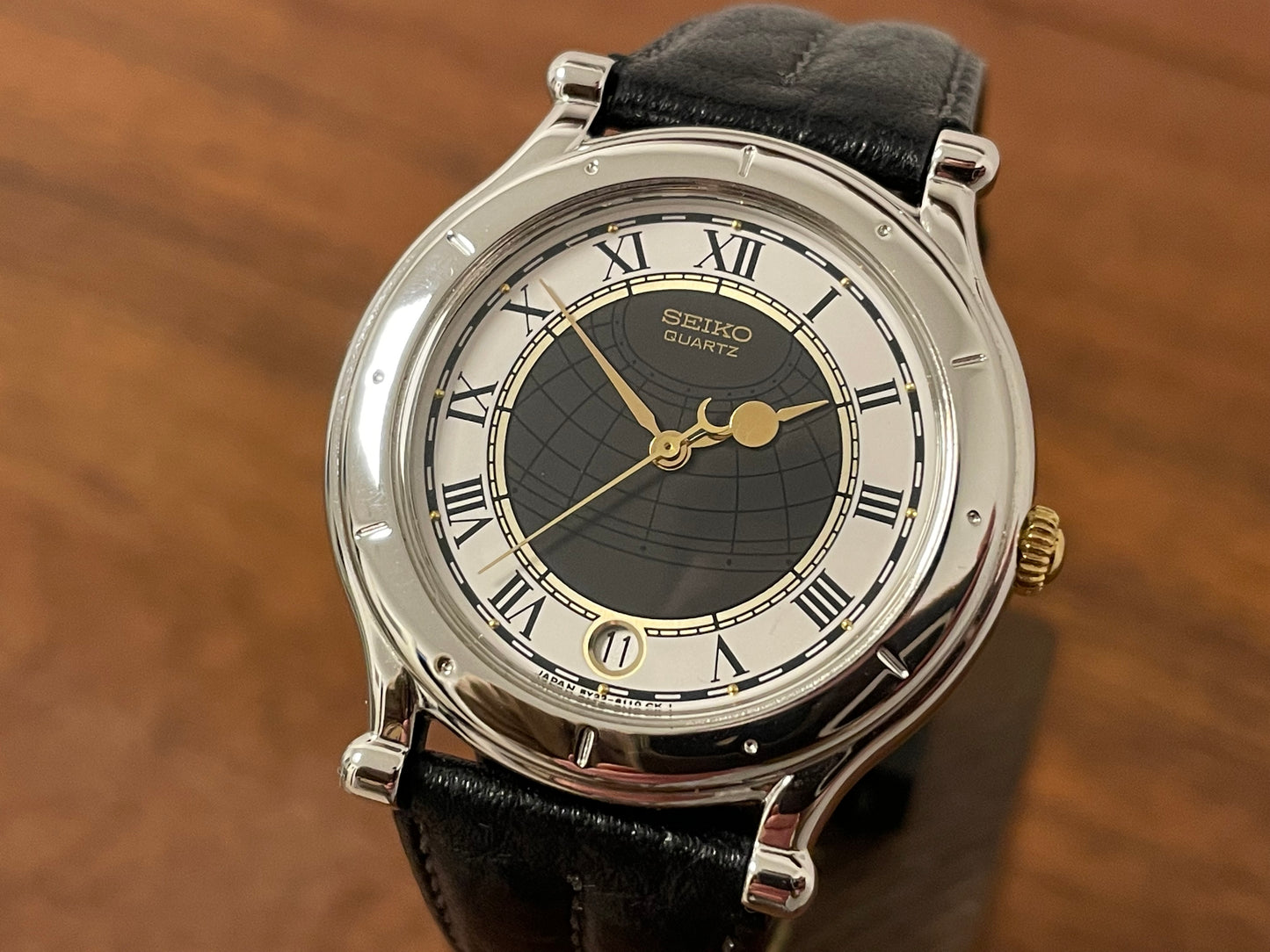 (1990) Seiko 5Y22-6050 Age of Discovery dress watch - dark grey/white bullseye dial with Roman numerals (NOS)