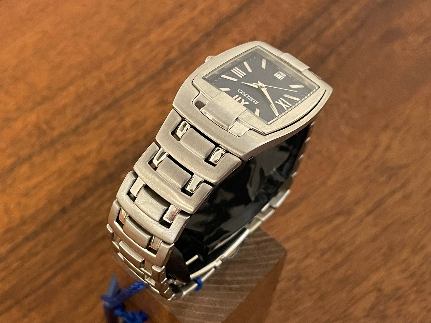 (1999) Seiko V732-5B70 "Tank" - integrated bracelet - blue sunburst dial w/ Roman numerals (NOS)