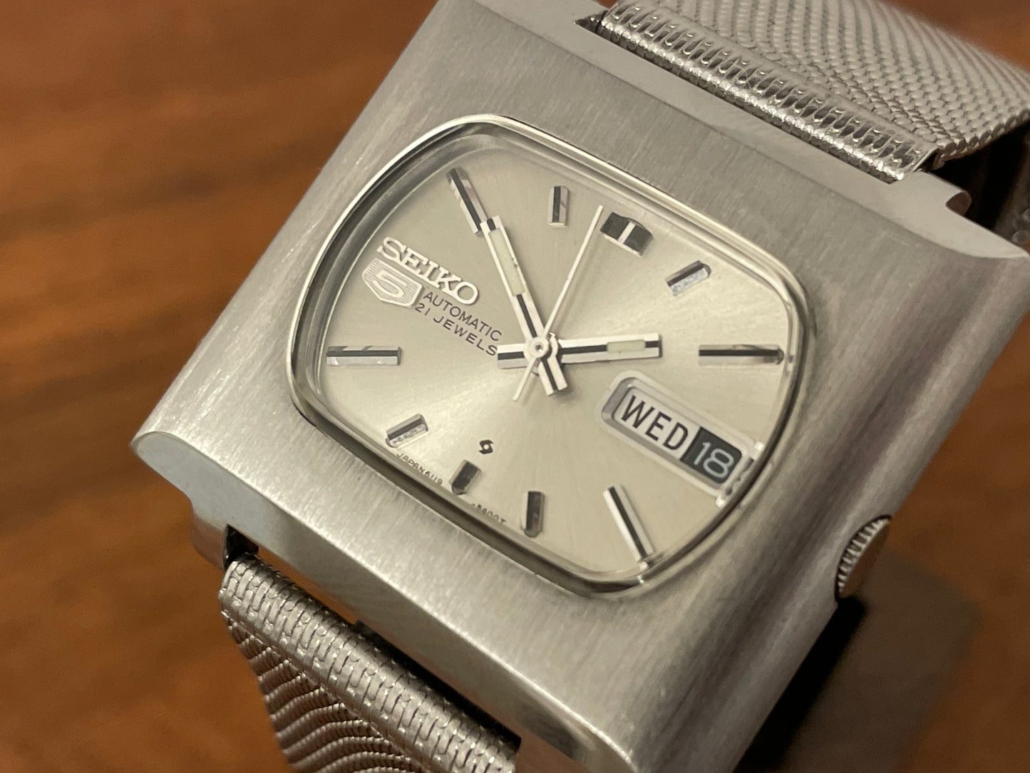 (1972) Seiko 5 Automatic 6119-5401 "TV" dial, square case with silver dial (full service)