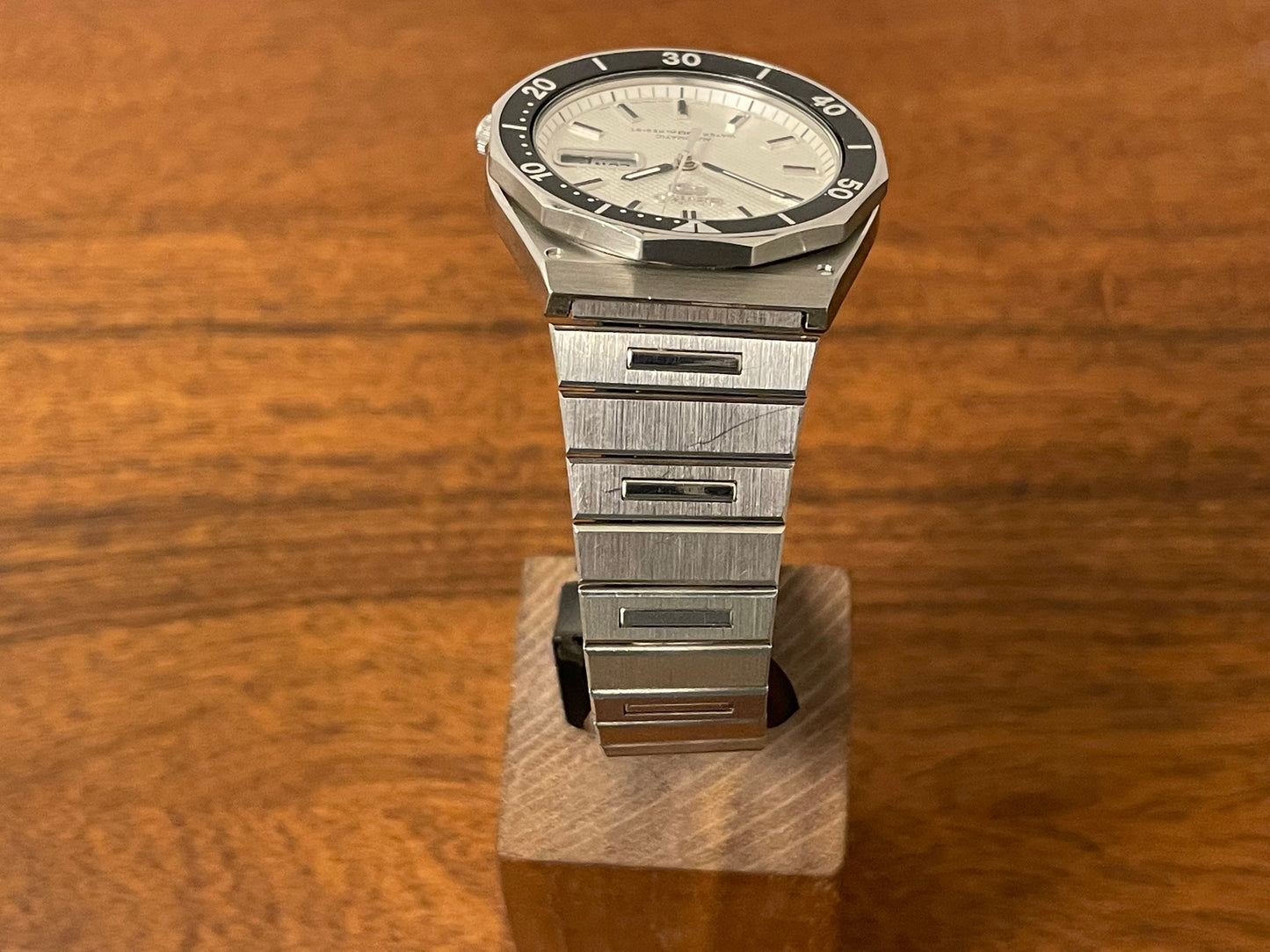 (1983) Seiko 5 automatic 6309-7300 diver dodecagon bezel - white waffle dial (serviced)