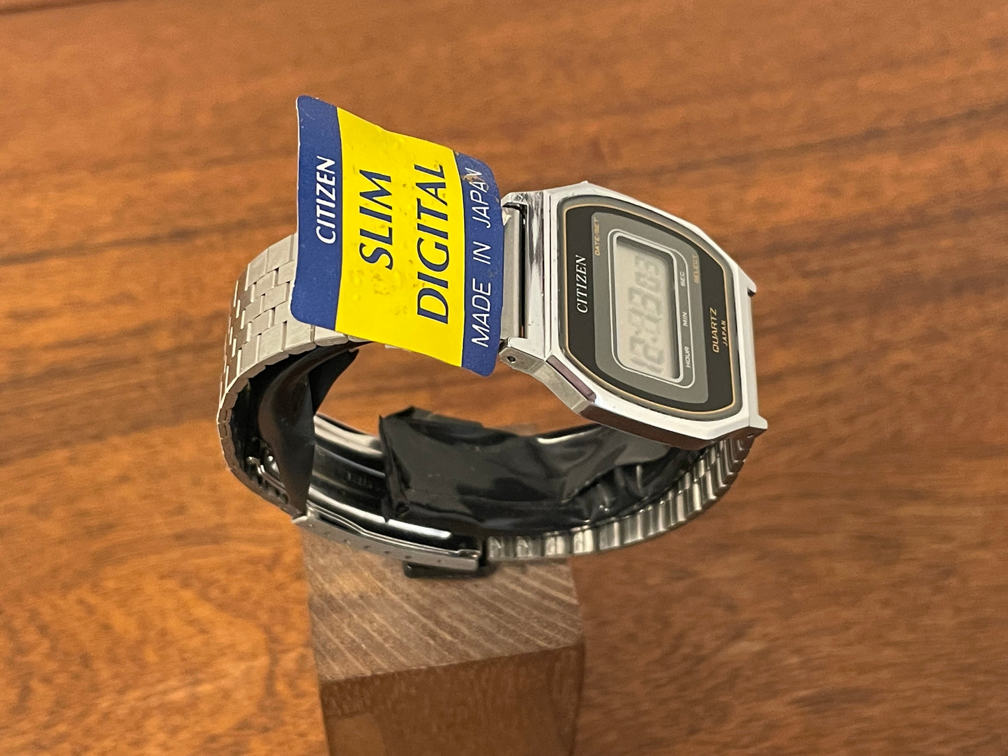 (1985) Citizen P040-311043 KA "Slim Digital" - LCD display (NOS)
