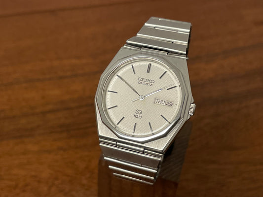 (1984) Seiko 6923-7080 Quartz SQ 100 dodecagon bezel front view