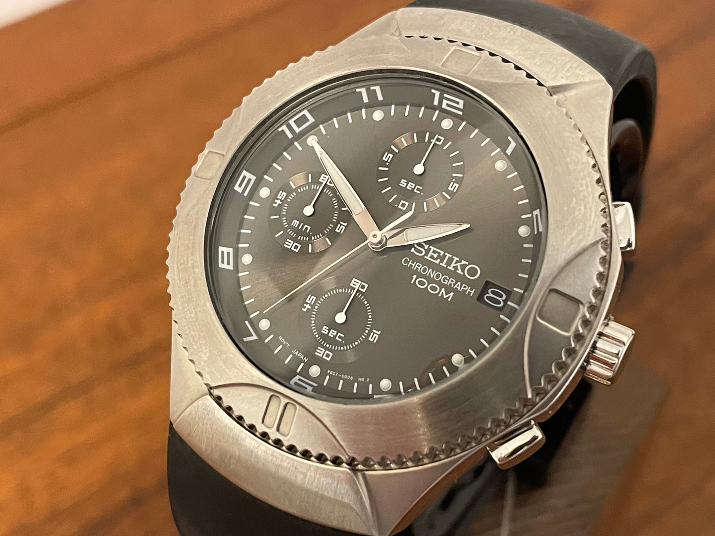(2001) Seiko V657-0C90 Chronograph 100m on rubber strap - dark grey sunburst dial (NOS)