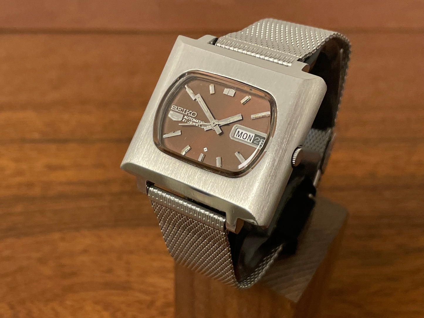 (1970) Seiko 5 Automatic 6119-5400 "TV" dial, square case with brown dial (serviced)