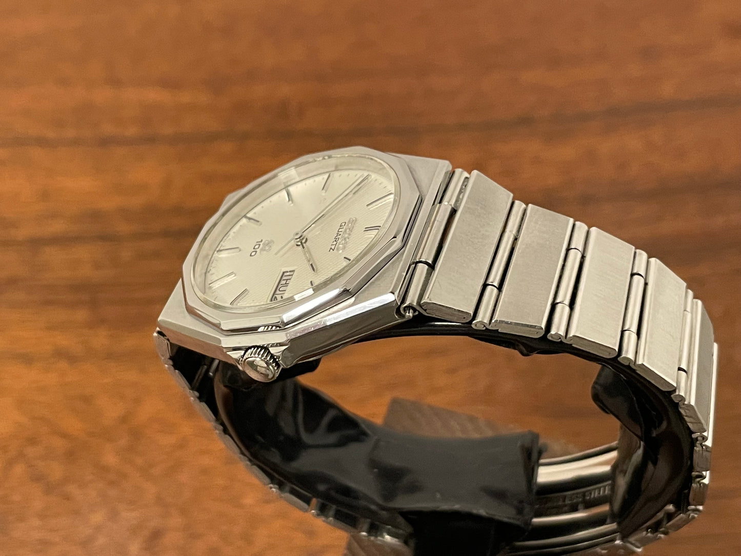 (1984) Seiko 6923-7080 Quartz SQ 100 dodecagon bezel - white waffle dial