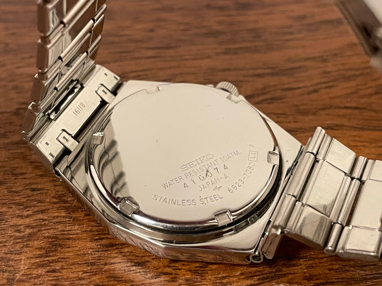 (1984) Seiko 6923-7080 Quartz SQ 100 dodecagon bezel - white waffle dial