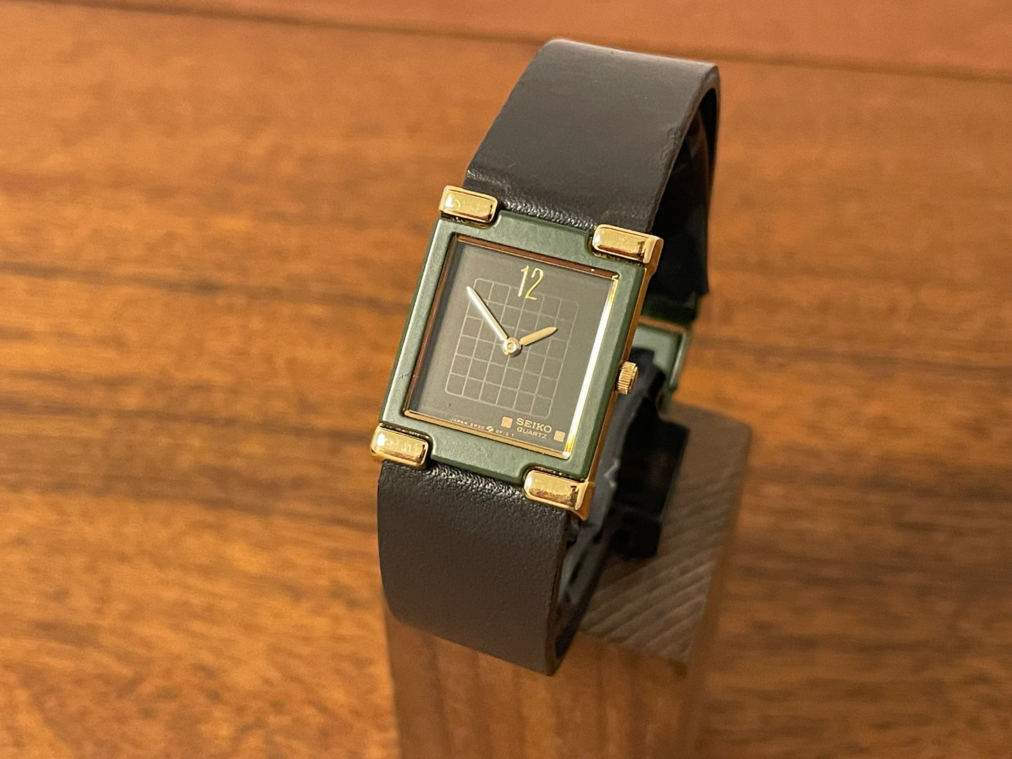 (1995) Seiko 2P20-5D00 Quartz "Tank" dress watch - moss green dial w/ grid pattern - small size (NOS)