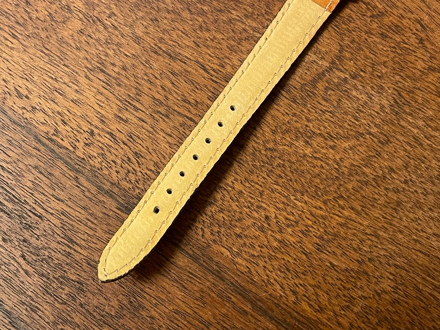(1992) Seiko 4N00-0630 dress watch - white dial w/ Arabic numerals & leaf hands - small size (NOS)