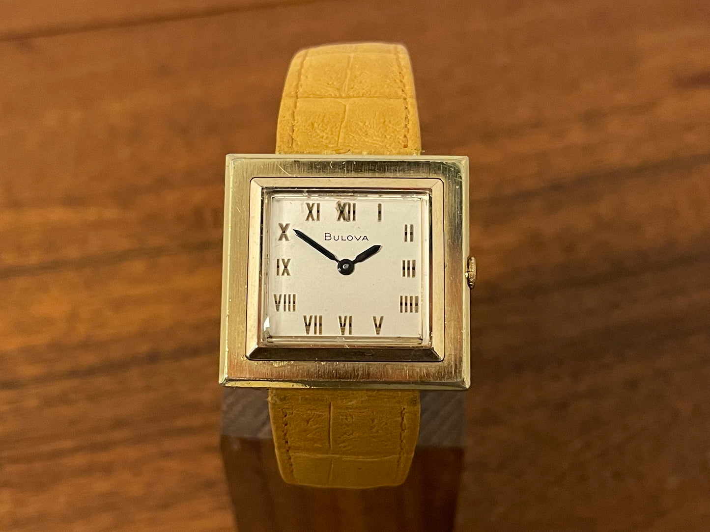 (1969) Bulova 62905-5Y President "G" M9 square dress watch - champagne dial with gold Roman numerals (serviced)