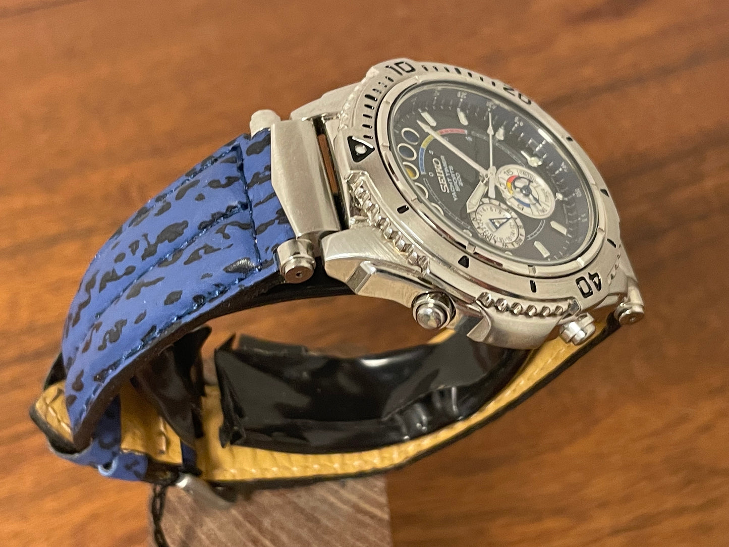 (1995) Seiko 6M37-6010 Yacht Timer "dancing hands" Sports 200 - blue sunburst dial (NOS)