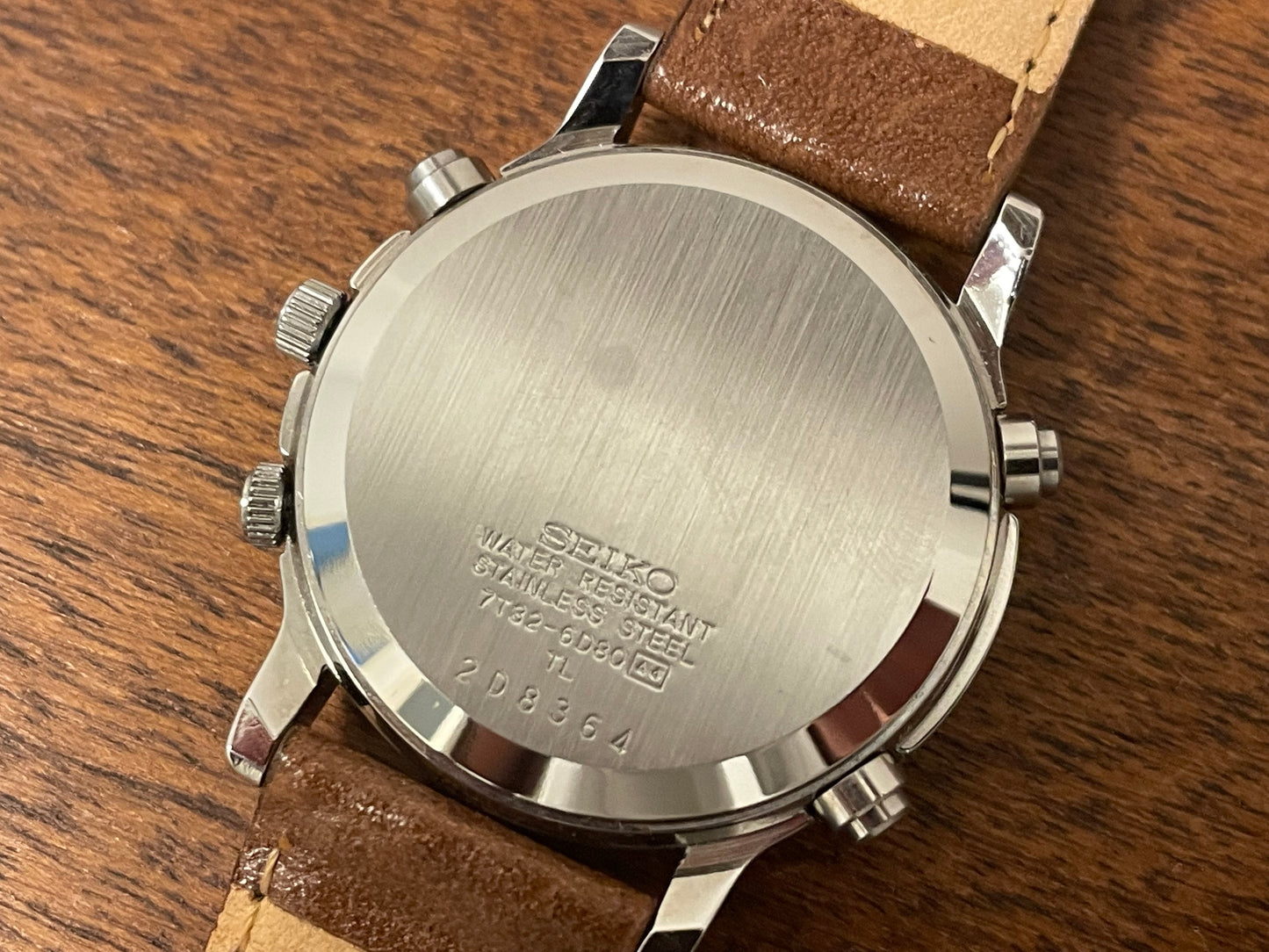 (1992) Seiko 7T32-6D80 Quartz chronograph - "Panda" silver dial w/ black subdials (NOS)