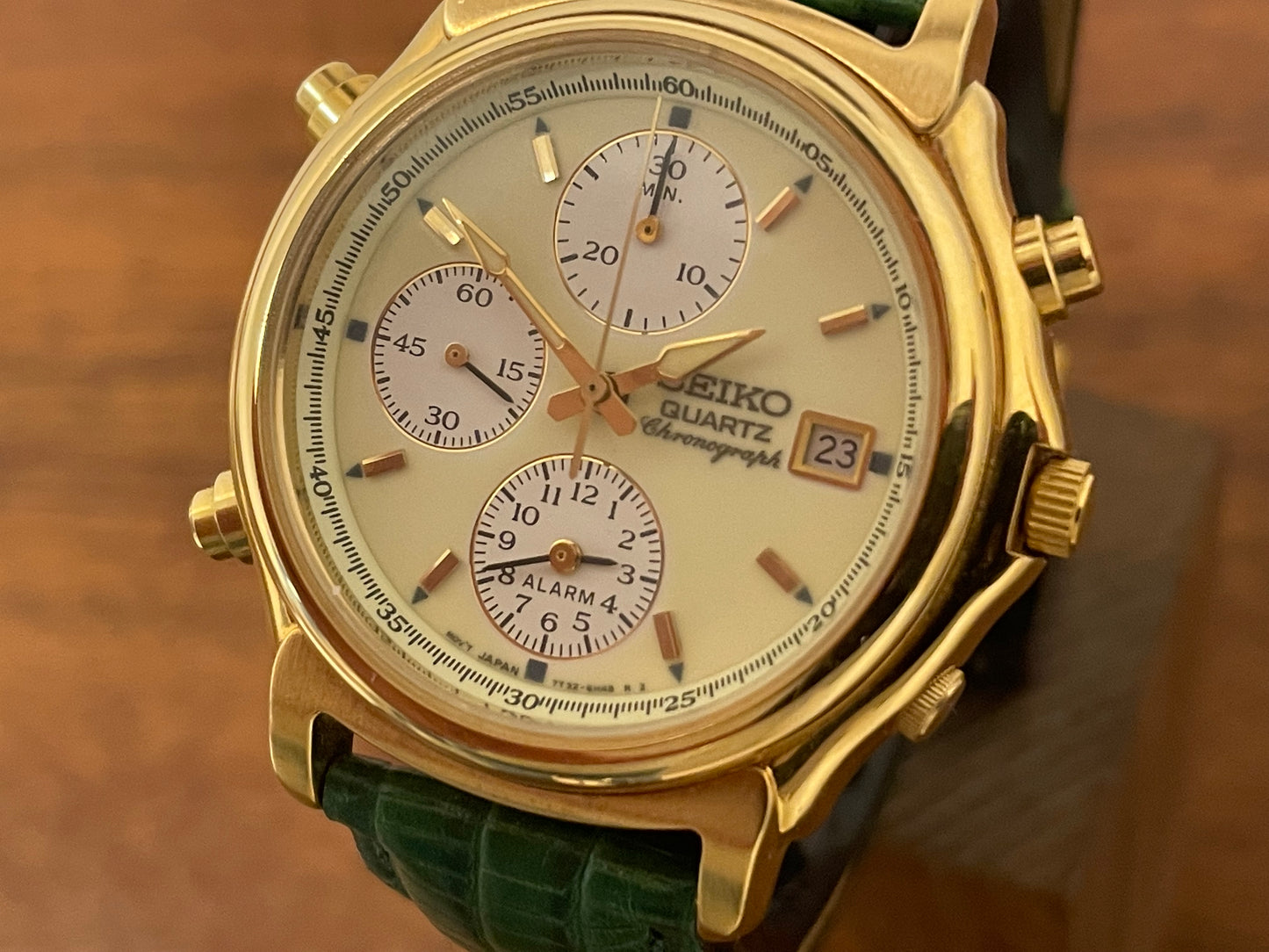 (1993) Seiko 7T32-6F70 Quartz chronograph - gold case, full lume dial w/ gold markers (NOS)