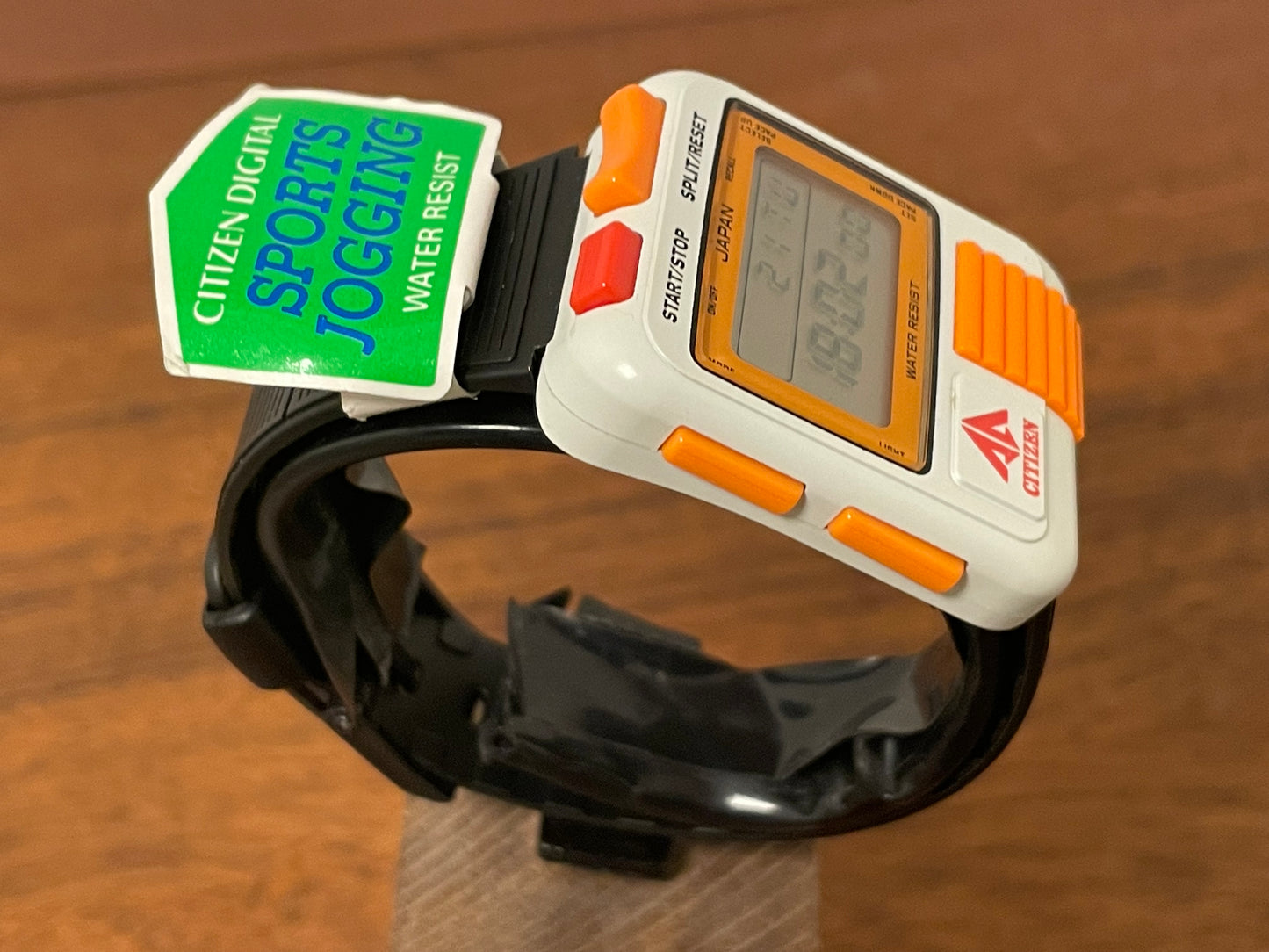 (1986) Citizen Sports Jogging digital Bullhead D050 - white & orange case (NOS)