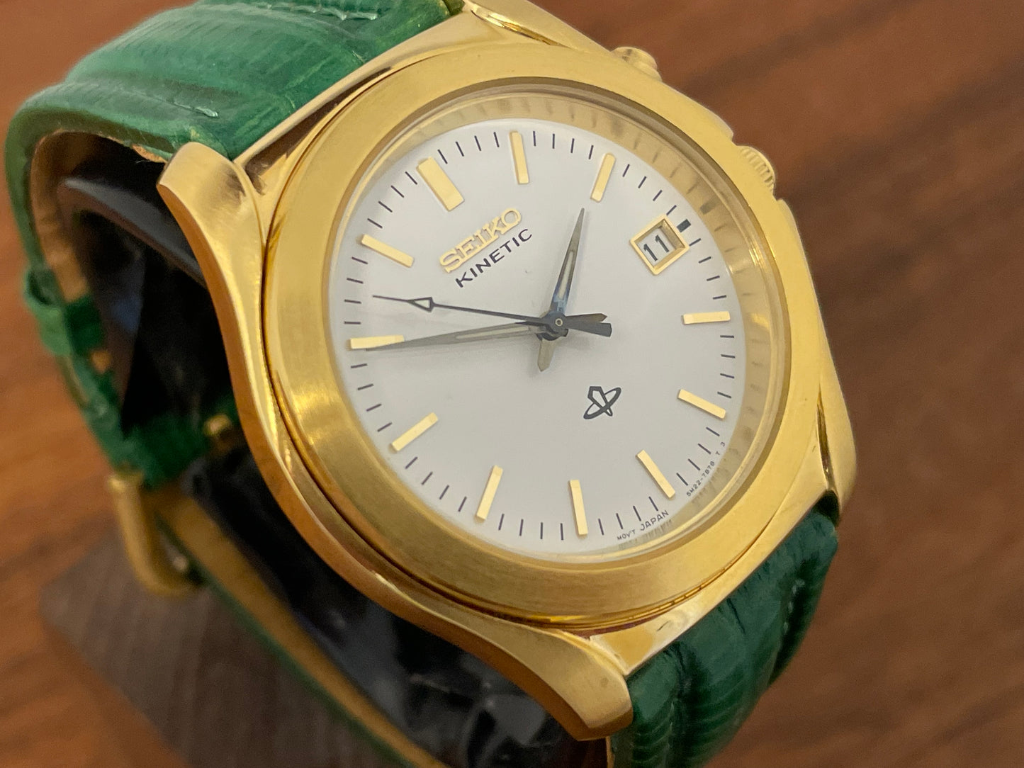 (1994) Seiko 5M22-7B00 Kinetic gold case - white dial w/ gold markers (NOS)