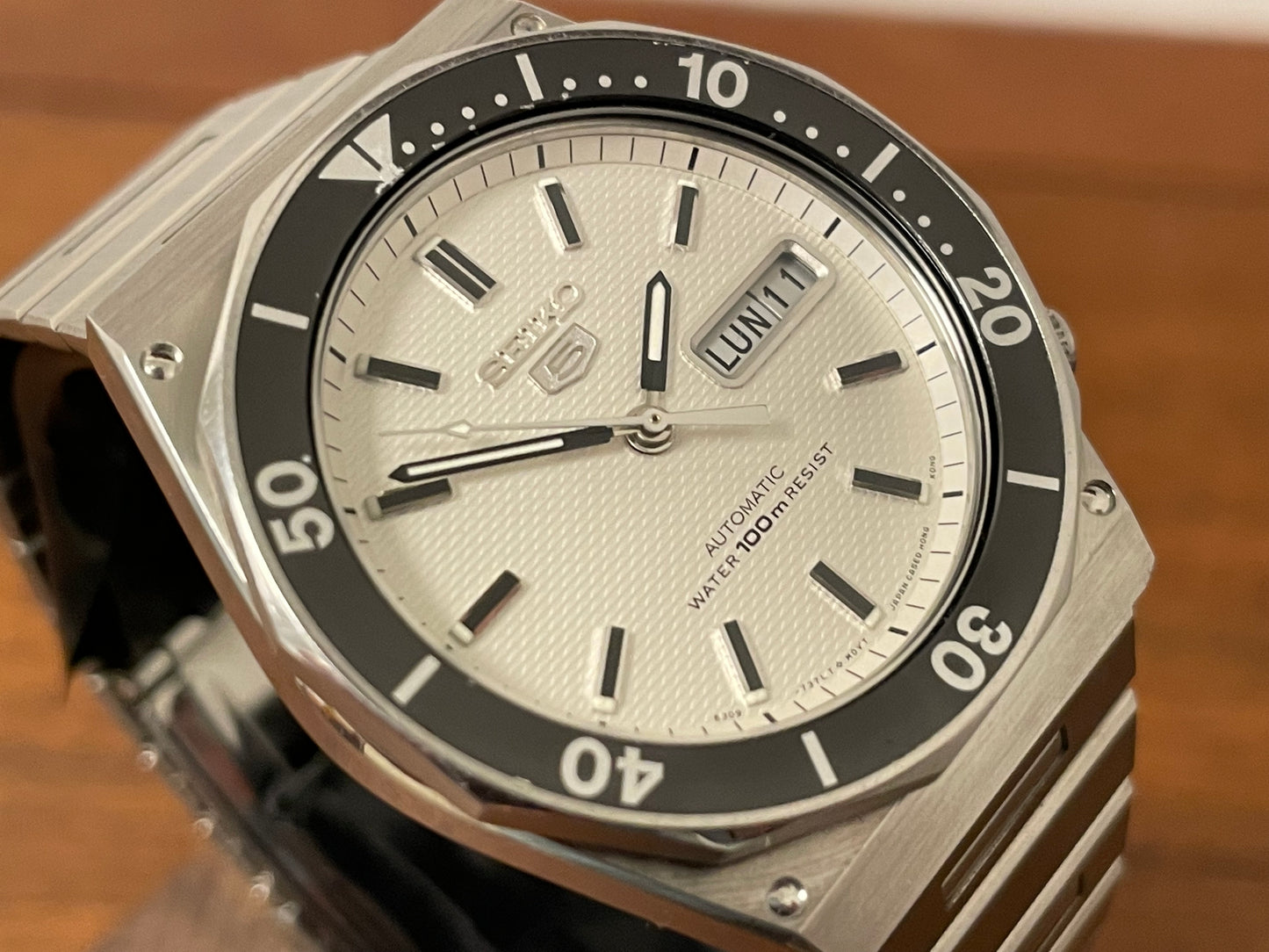 (1983) Seiko 5 automatic 6309-7300 diver dodecagon bezel - white waffle dial (serviced)