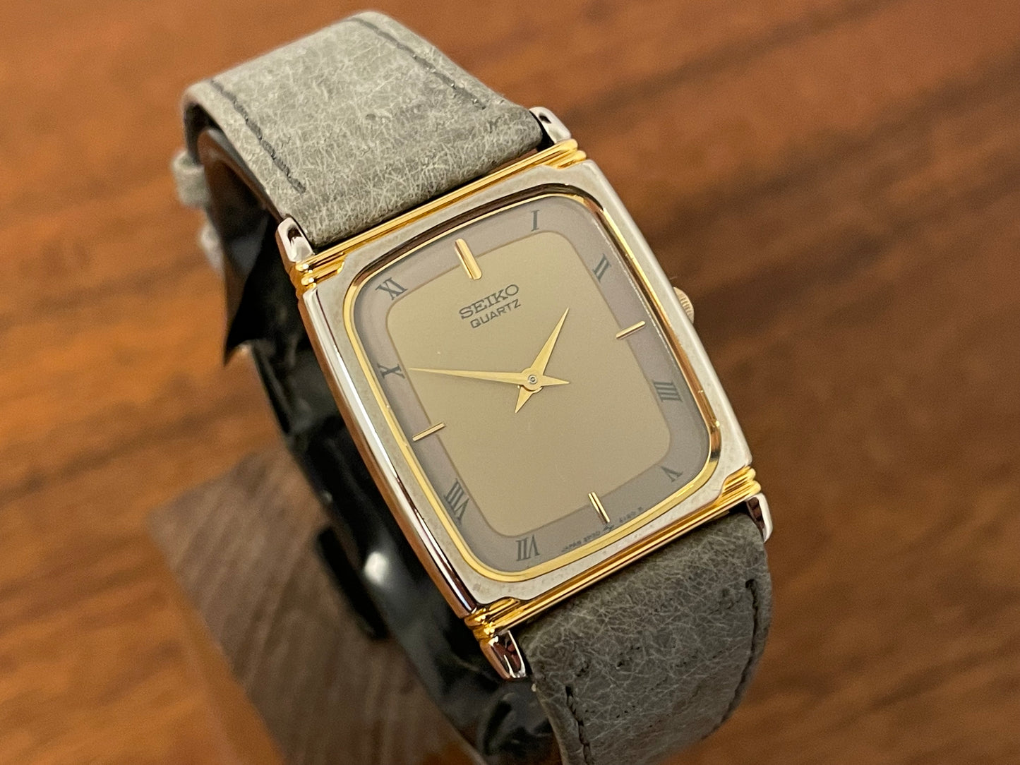 (1996) Seiko 5P30-5200 Quartz "Tank" dress watch - beige dial w/ Roman numerals (NOS)