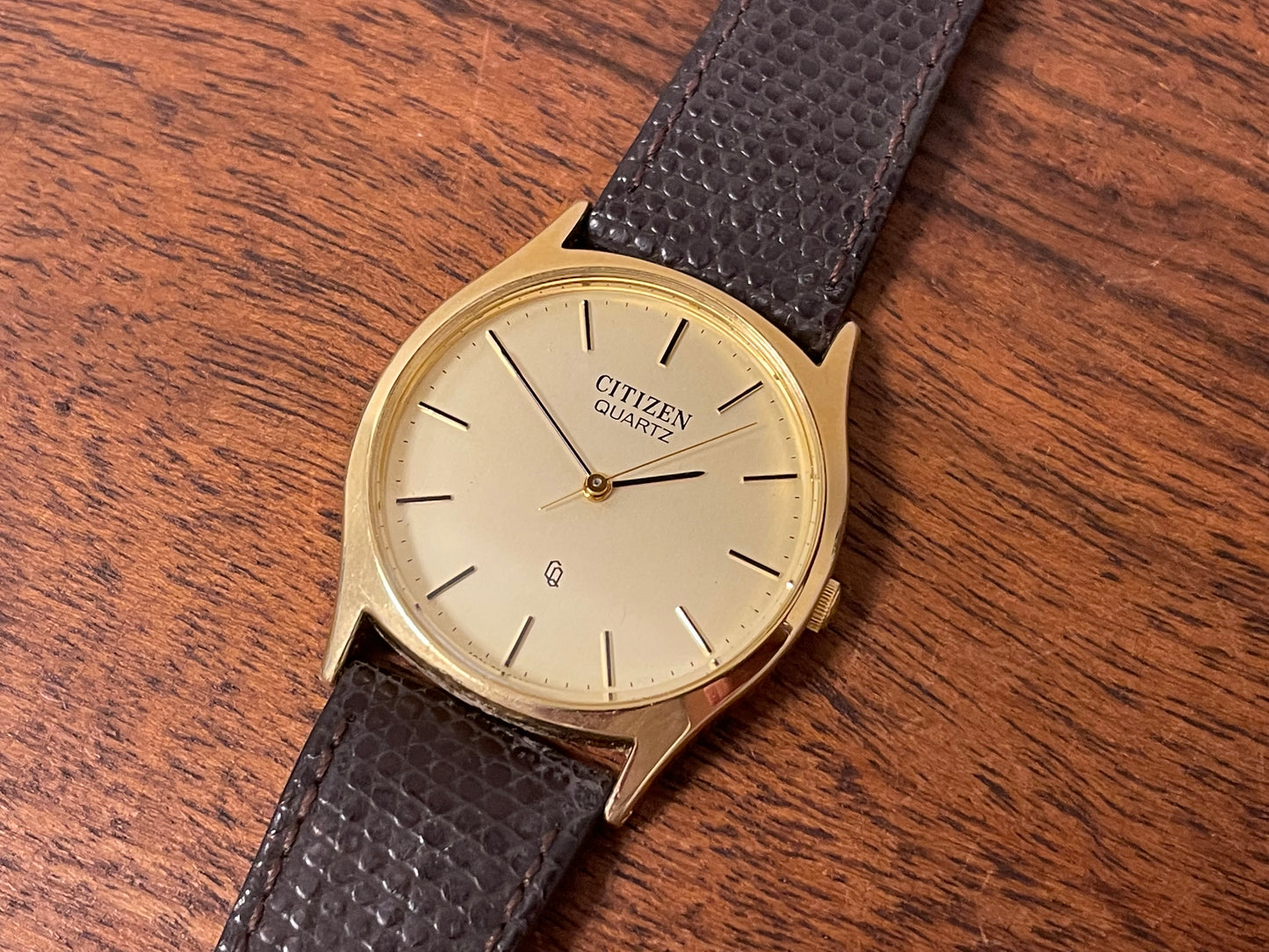 (1987) Citizen 37-9085-82 dress watch - gold colored case w/ champagne dial (NOS)