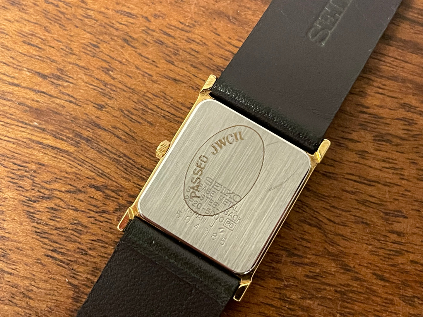 (1995) Seiko 2P20-5D00 Quartz "Tank" dress watch - moss green dial w/ grid pattern - small size (NOS)
