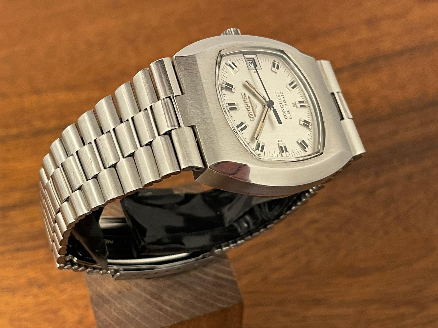 (1970s) Longines Conquest Electronic /w unmarked movement cal. 9154 - silver brushed dial (serviced)