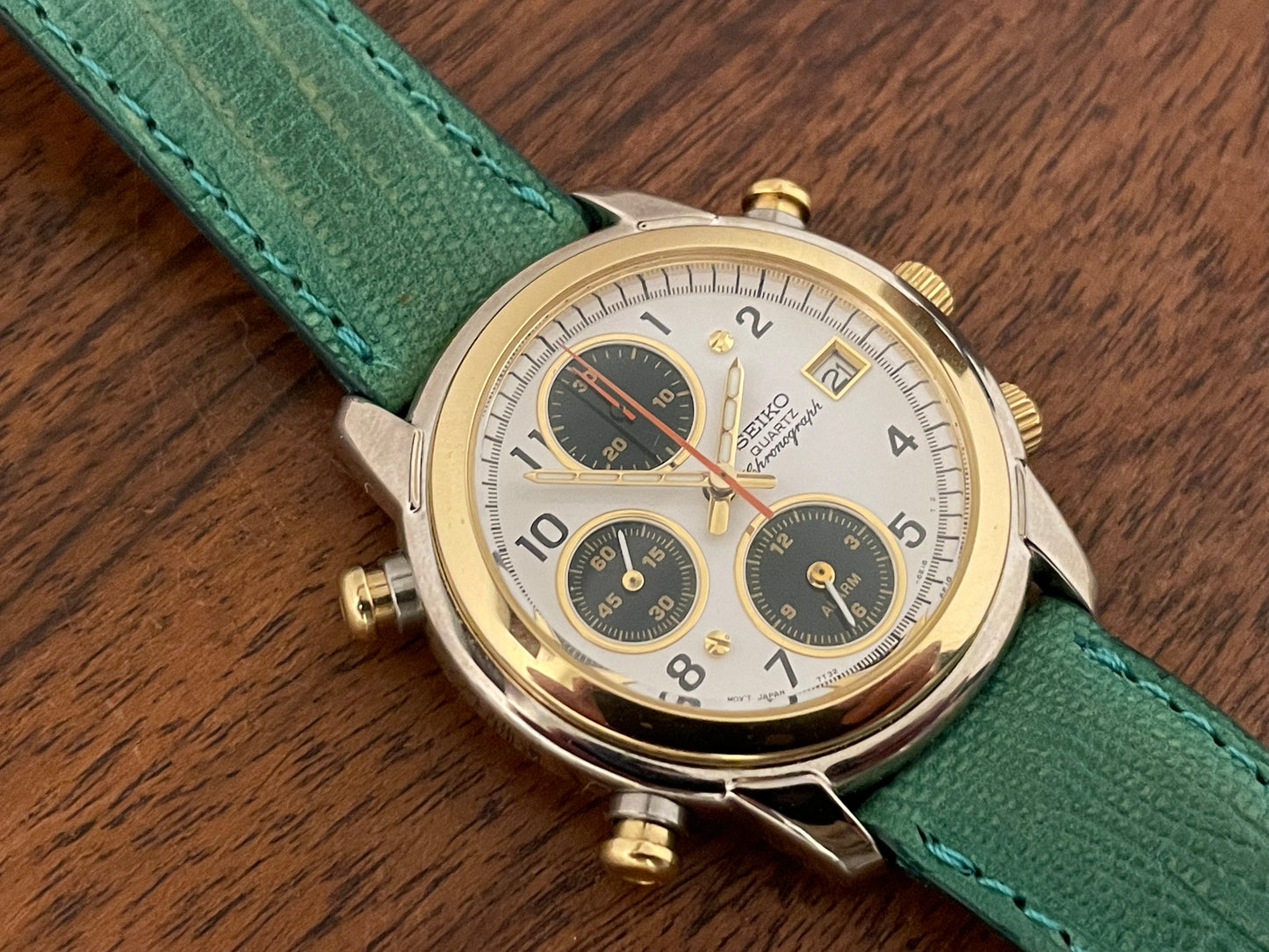 (1992) Seiko 7T32-6D40 Quartz big pusher chronograph - bi-color case - white dial w/ green subdials (NOS)