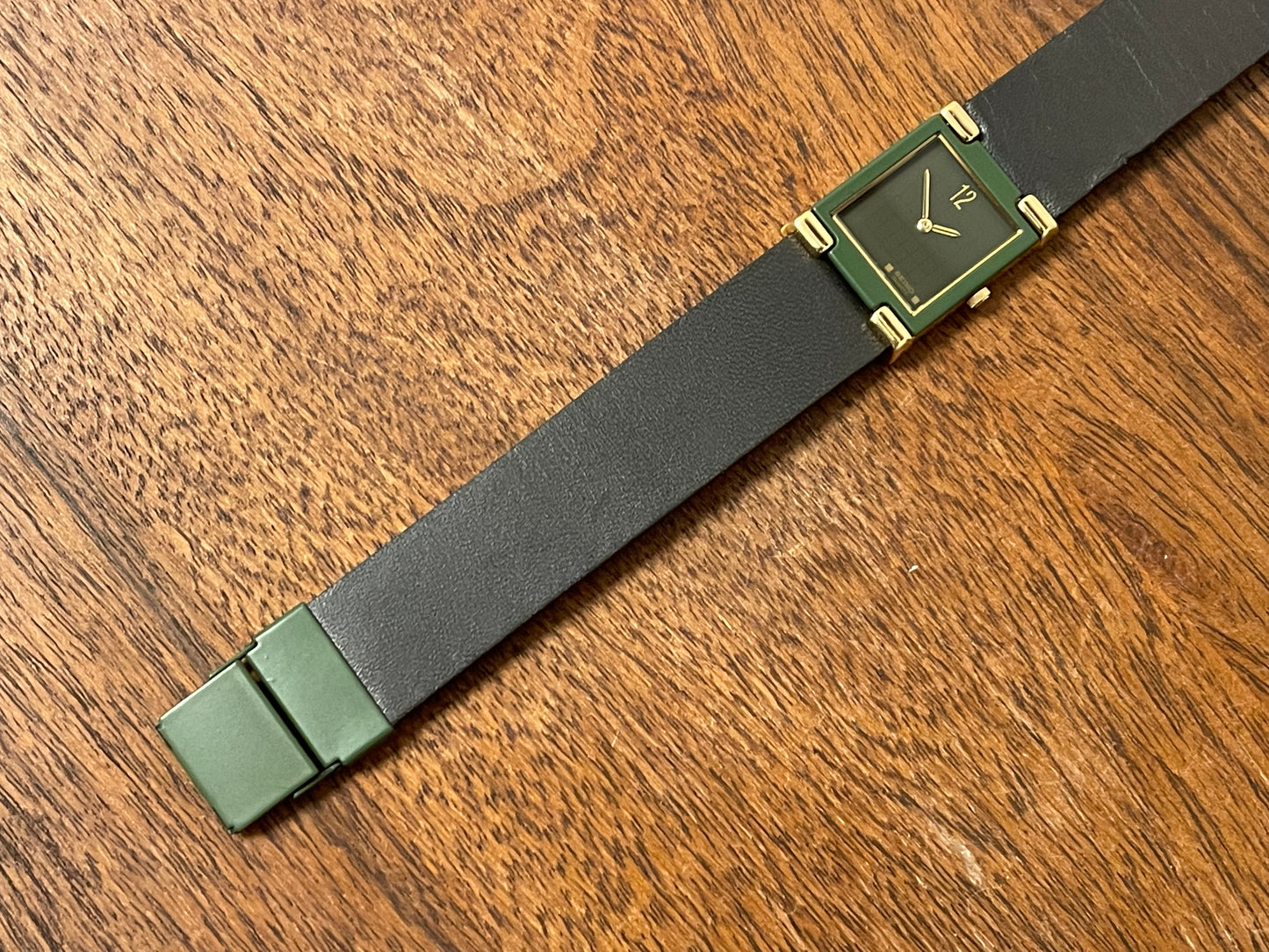 (1995) Seiko 2P20-5D00 Quartz "Tank" dress watch - moss green dial w/ grid pattern - small size (NOS)