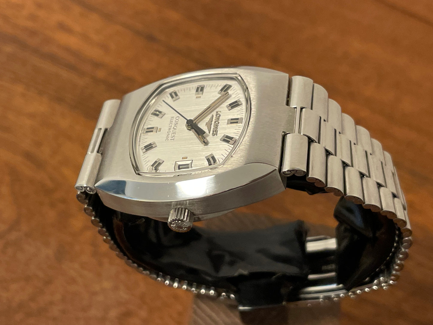 (1970s) Longines Conquest Electronic /w unmarked movement cal. 9154 - silver brushed dial (serviced)