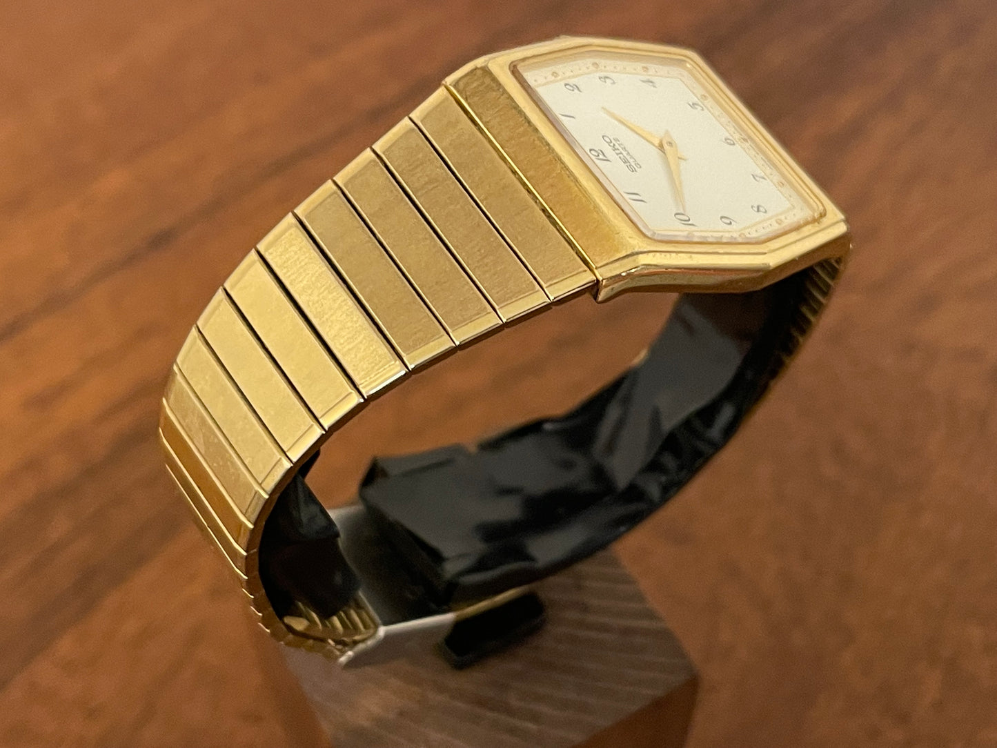 (1996) Seiko 5P30-5F30 gold colored hexagon case dress watch