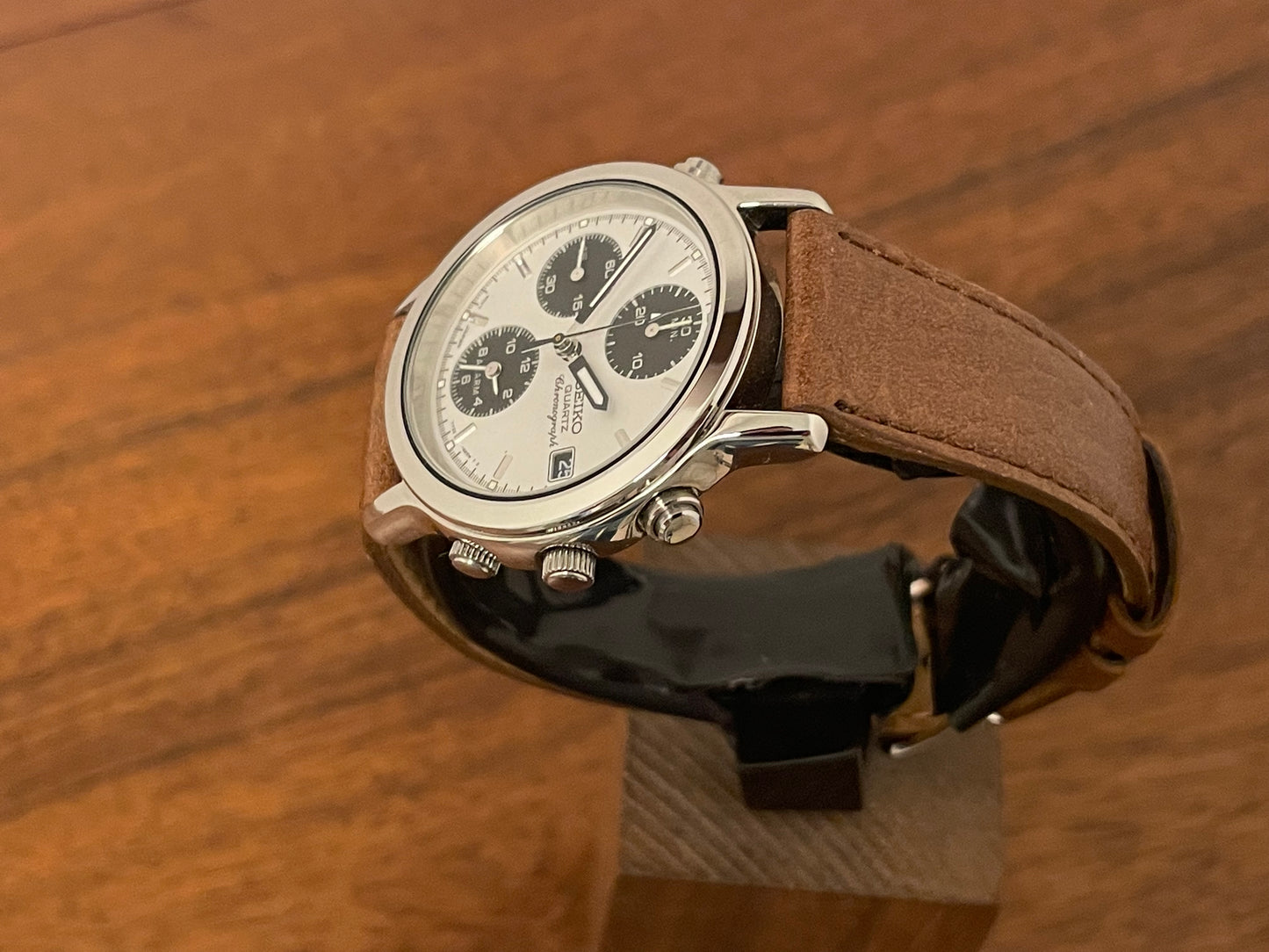 (1992) Seiko 7T32-6D80 Quartz chronograph - "Panda" silver dial w/ black subdials (NOS)