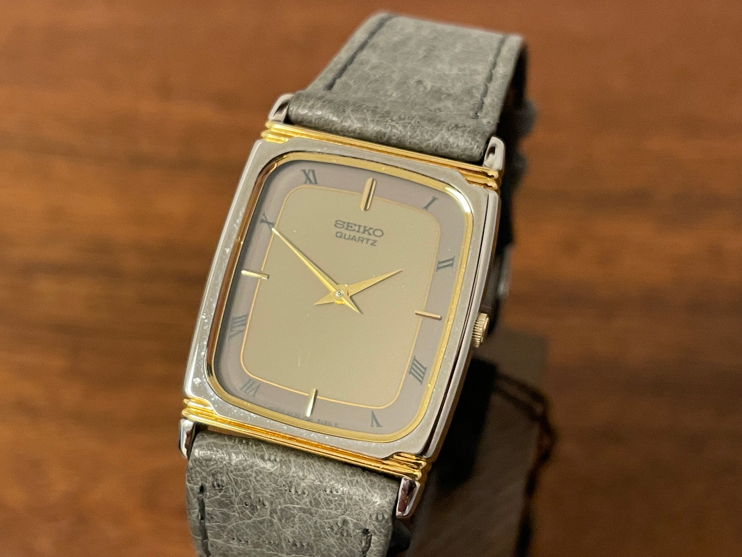 (1996) Seiko 5P30-5200 Quartz "Tank" dress watch - beige dial w/ Roman numerals (NOS)