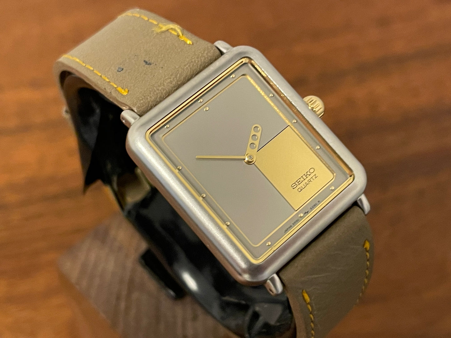 (1996) Seiko 5P30-5220 Quartz "Tank" dress watch - grey dial w/ gold square box (NOS)