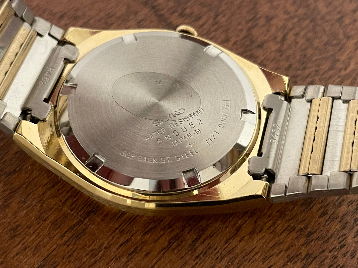(1988) Seiko 7123-9000 SQ gold colored case with integrated bracelet (serviced)