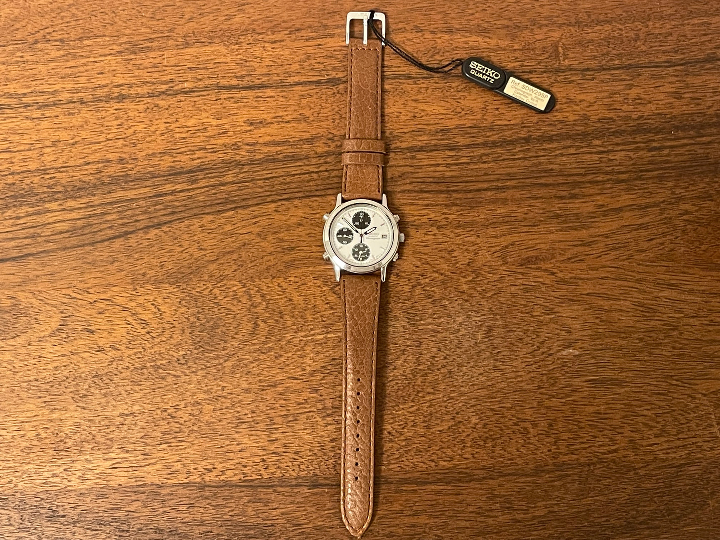 (1992) Seiko 7T32-6D80 Quartz chronograph - "Panda" silver dial w/ black subdials (NOS)
