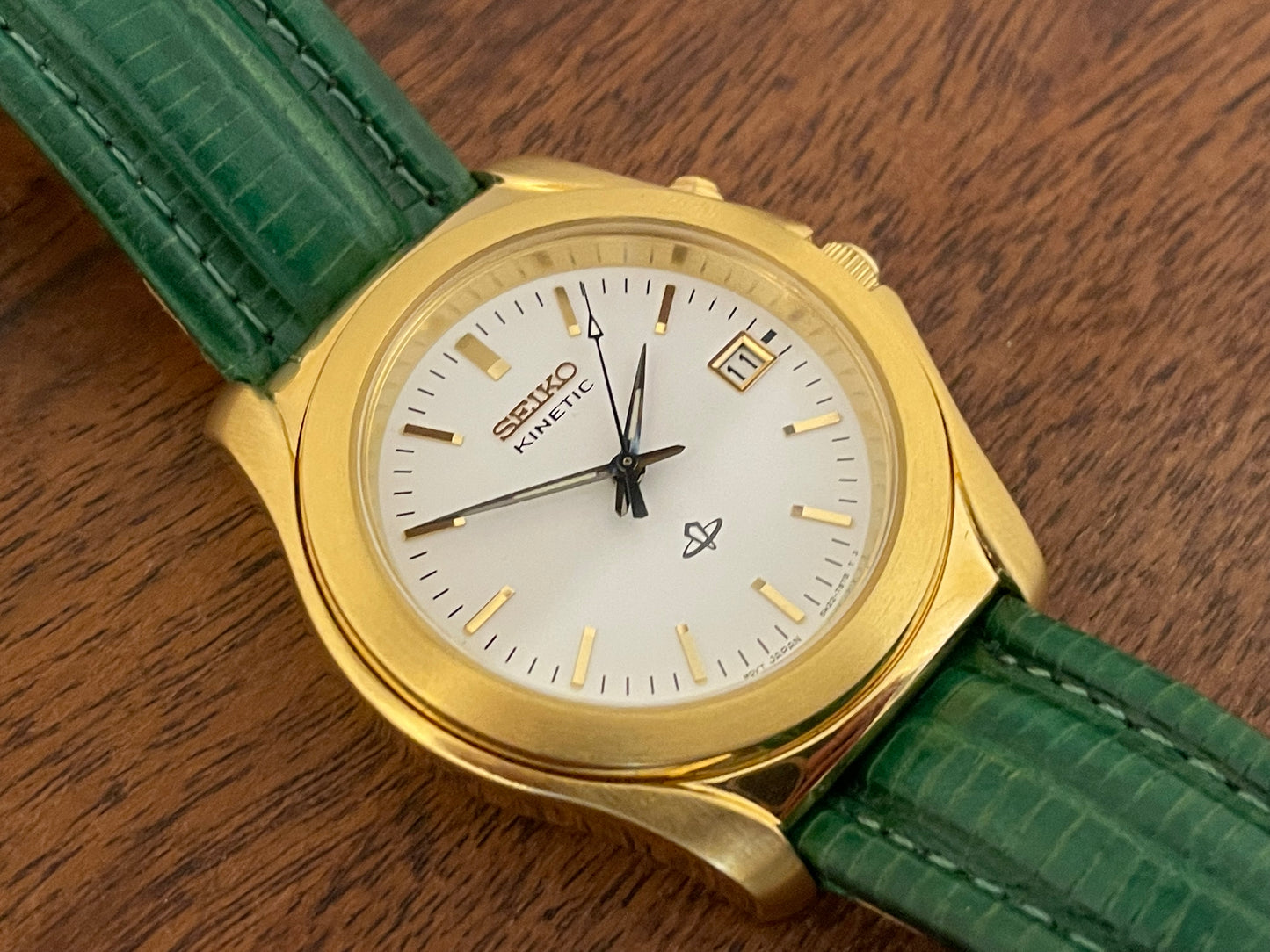 (1994) Seiko 5M22-7B00 Kinetic gold case - white dial w/ gold markers (NOS)