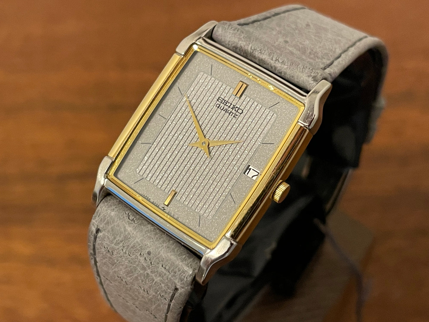 (1996) Seiko 5P39-5000 Quartz "Tank" dress watch - grey diamond dust dial w/ vertical lines (NOS)