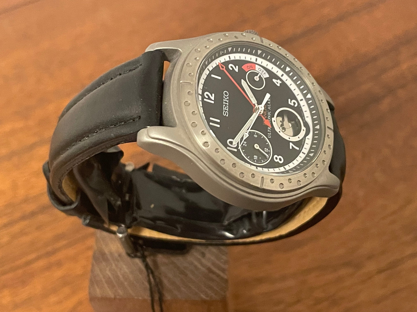 (1997) Seiko 8V36-0010 Titanium Ultrasonic Alarm - black dial (NOS)