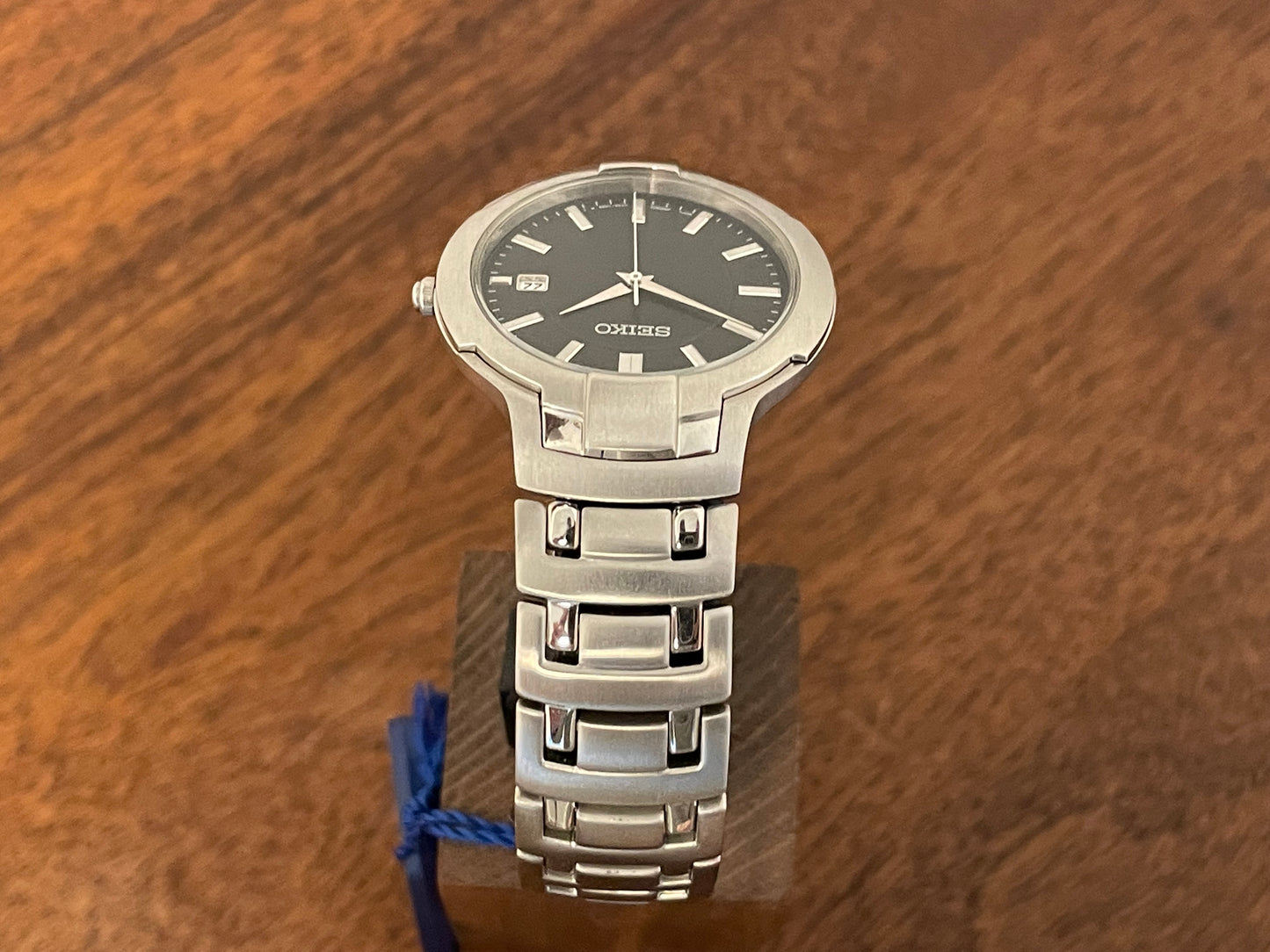 (1999) Seiko V732-0M50 - integrated bracelet - dark grey sunburst dial w/ silver markers (NOS)