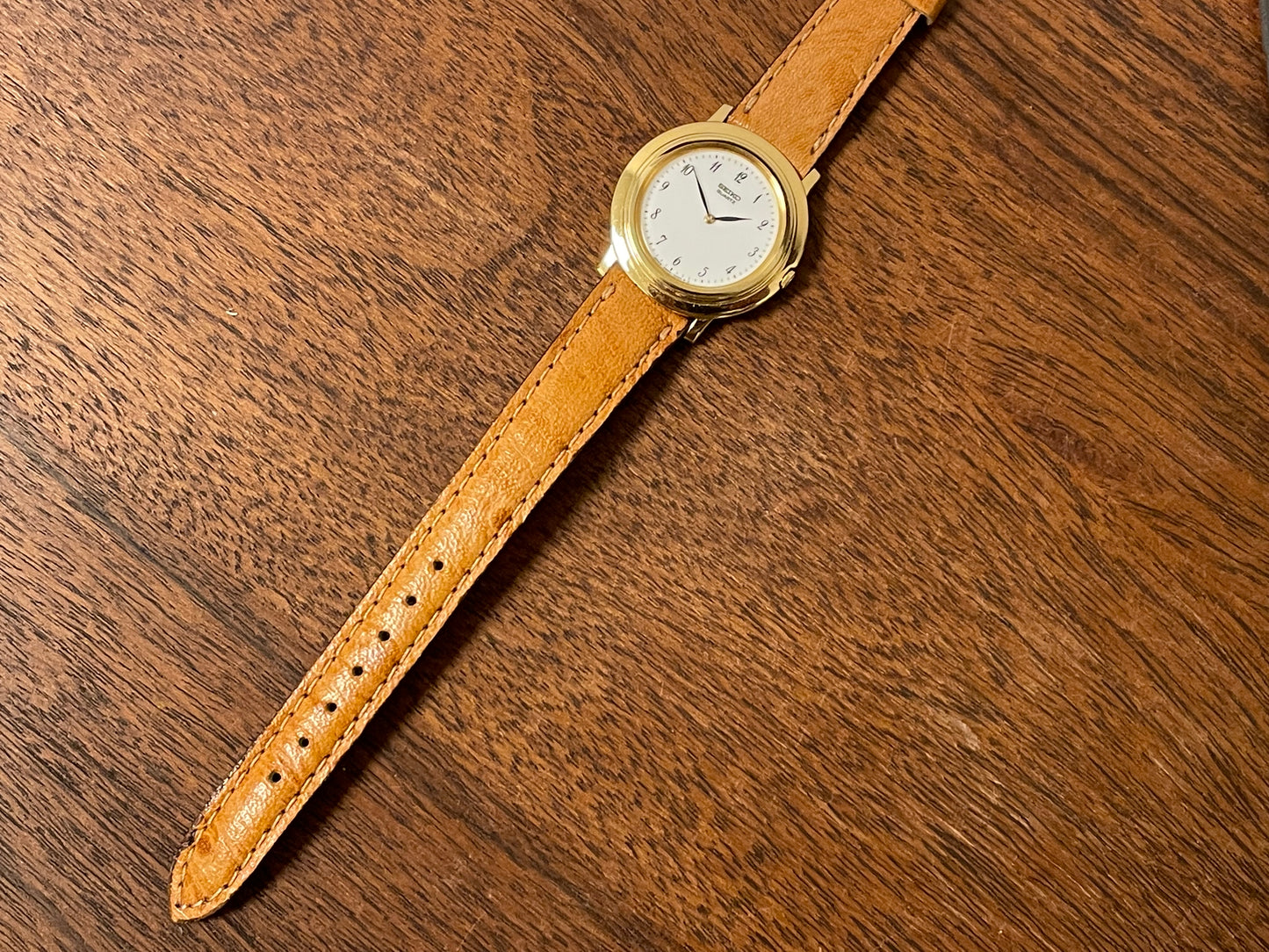 (1992) Seiko 4N00-0630 dress watch - white dial w/ Arabic numerals & leaf hands - small size (NOS)