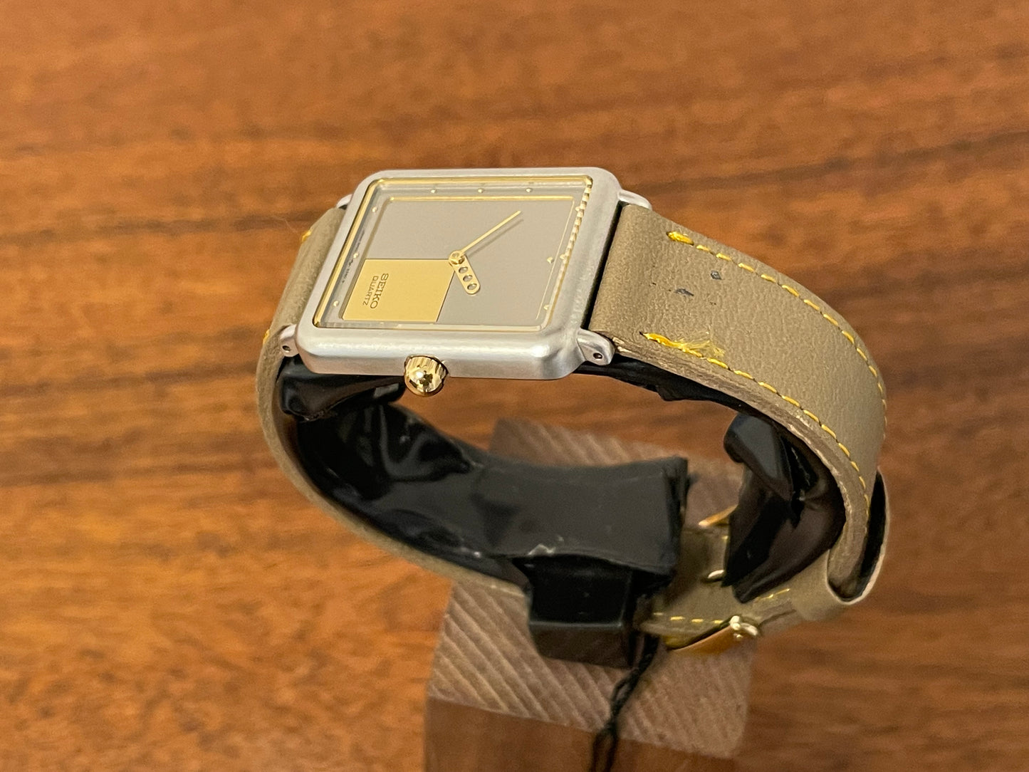 (1996) Seiko 5P30-5220 Quartz "Tank" dress watch - grey dial w/ gold square box (NOS)