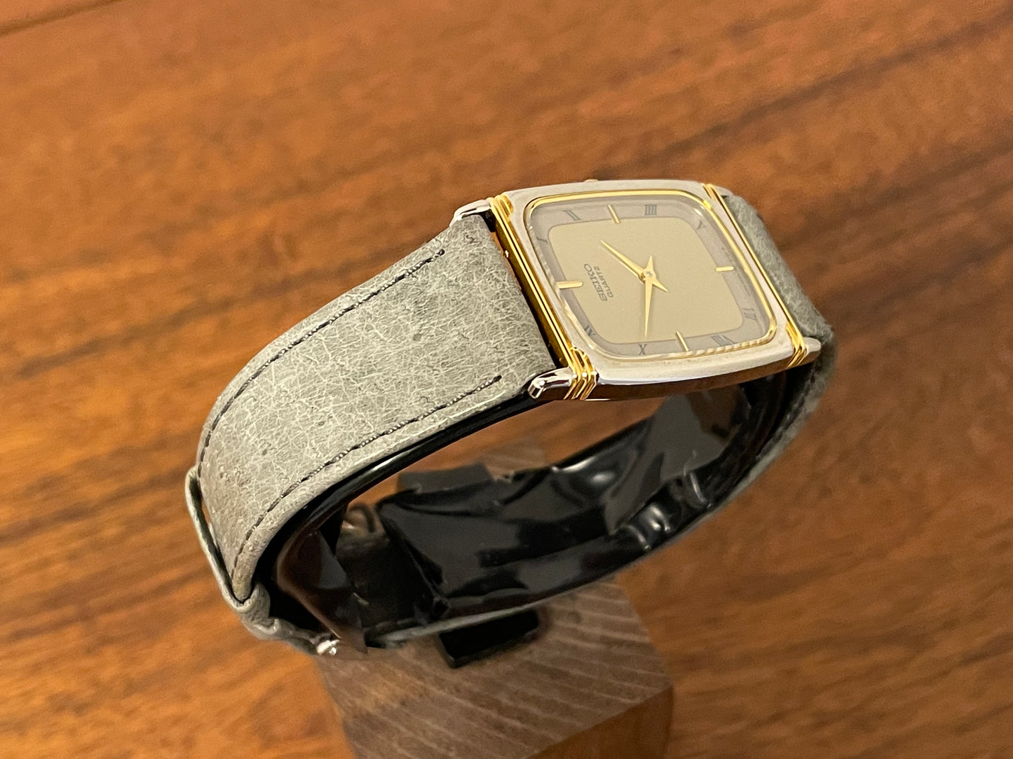 (1996) Seiko 5P30-5200 Quartz "Tank" dress watch - beige dial w/ Roman numerals (NOS)