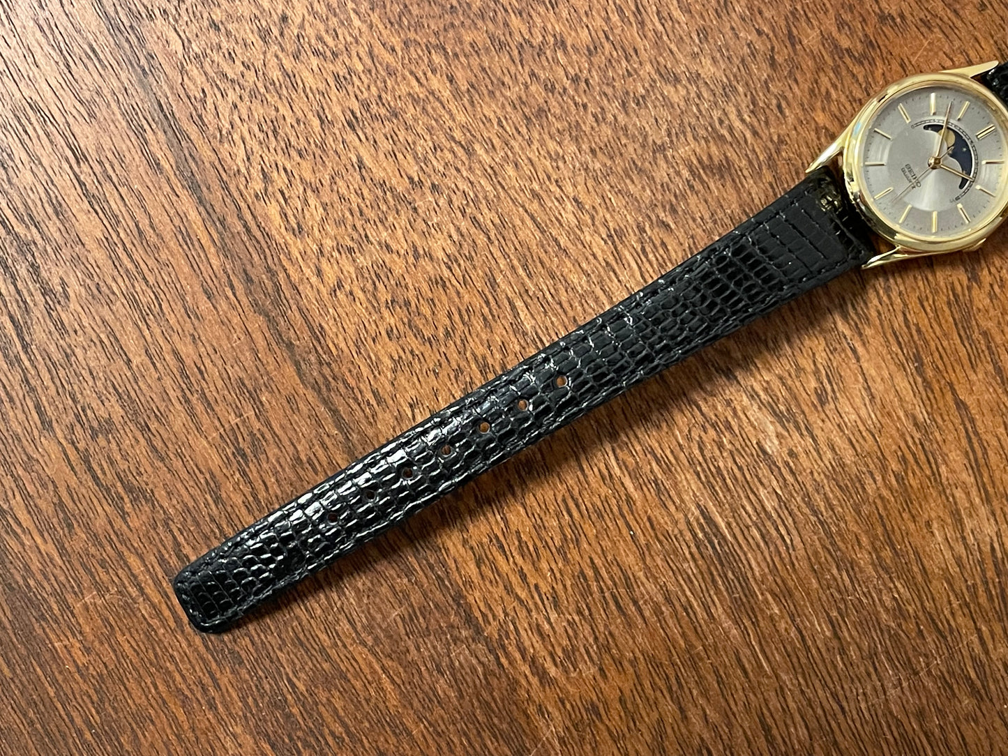 (1986) Seiko 2A24-0040 dress watch - silver dial w/ moonphase & gold stick markers - small size