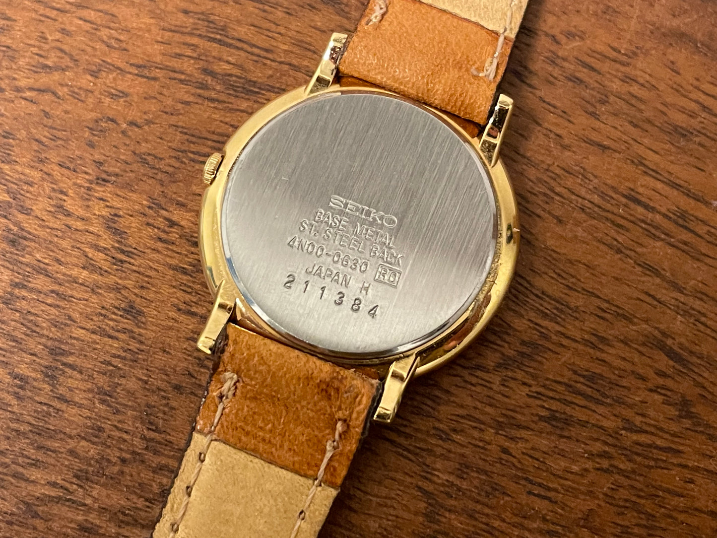 (1992) Seiko 4N00-0630 dress watch - white dial w/ Arabic numerals & leaf hands - small size (NOS)