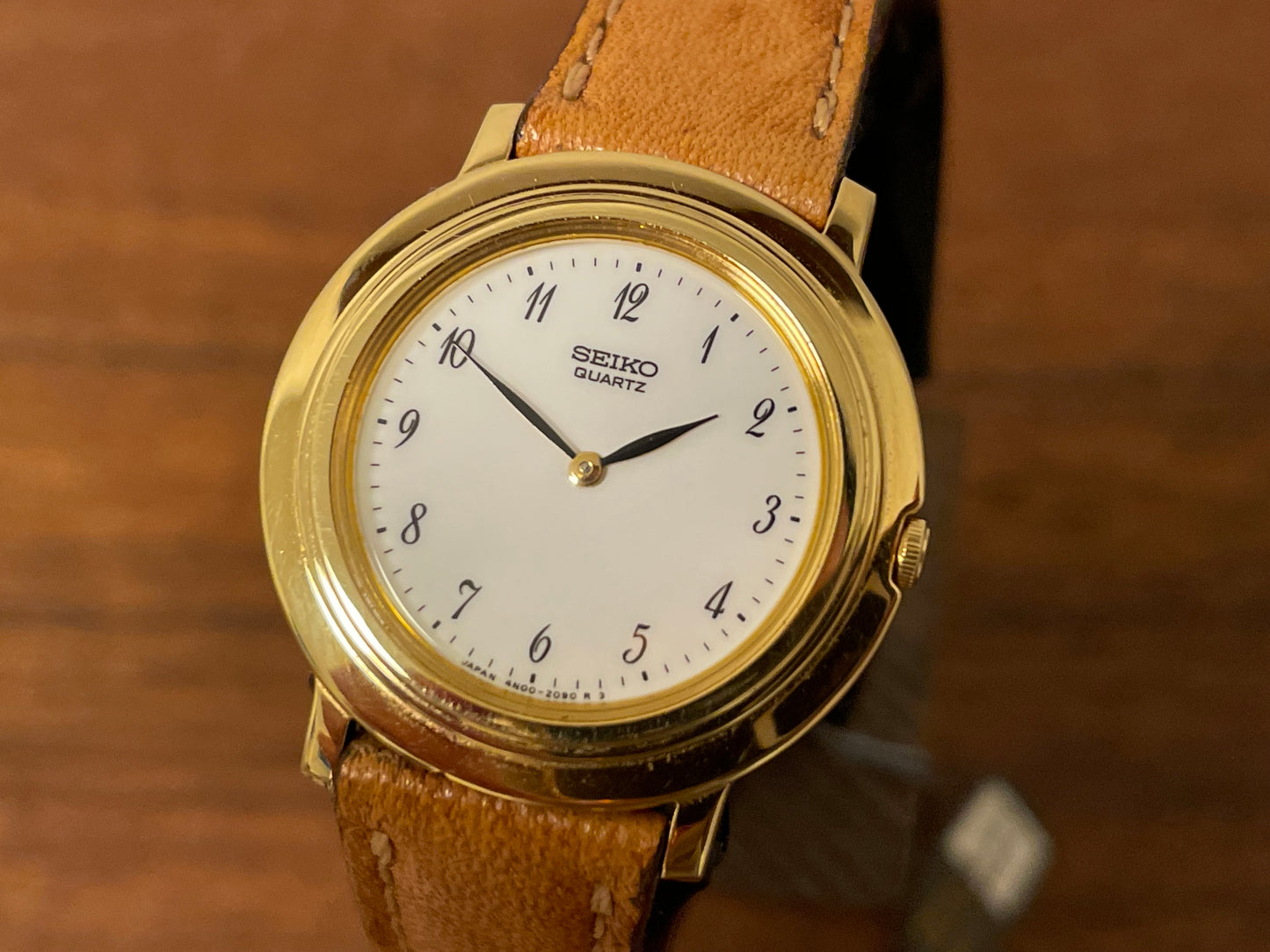 (1992) Seiko 4N00-0630 dress watch - white dial w/ Arabic numerals & leaf hands - small size (NOS)