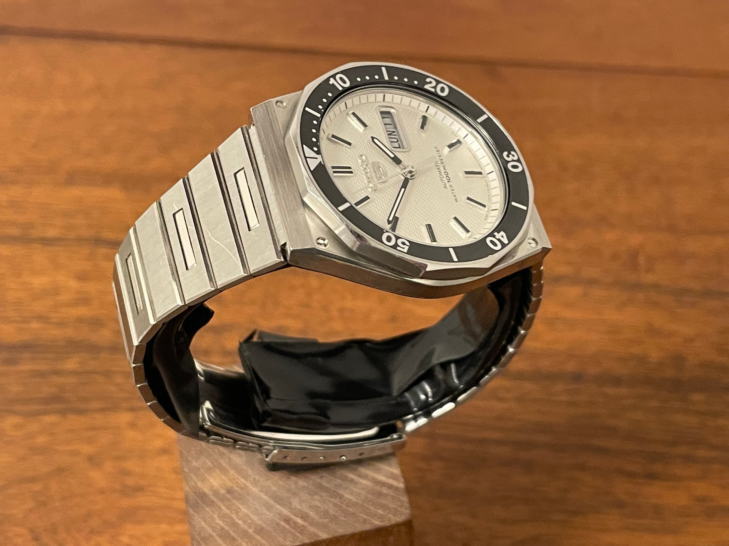 (1983) Seiko 5 automatic 6309-7300 diver dodecagon bezel - white waffle dial (serviced)