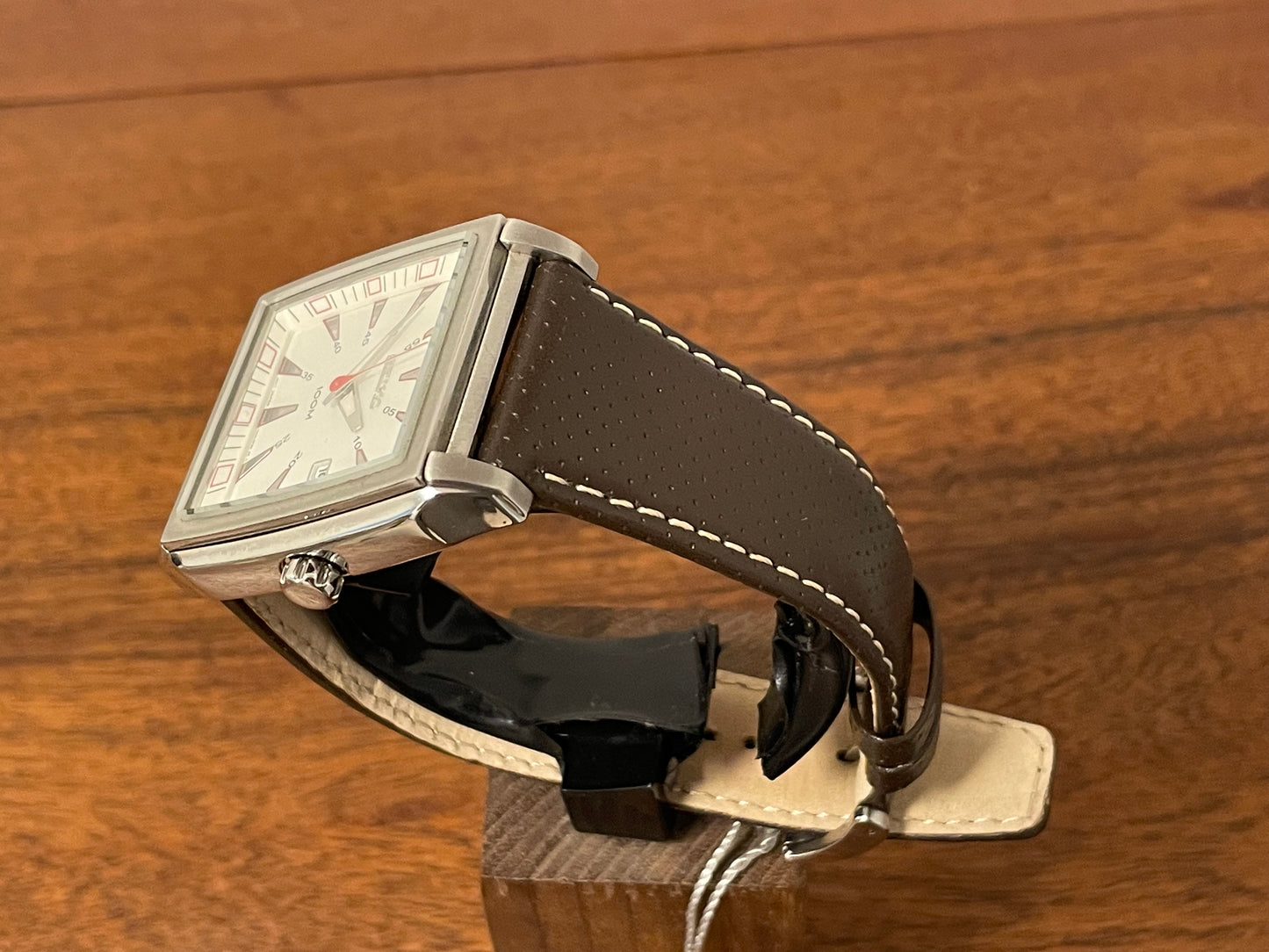 (2007) Seiko 7N42-0DN0 "Tank Jumbo" - white dial w/ red highlights (NOS)
