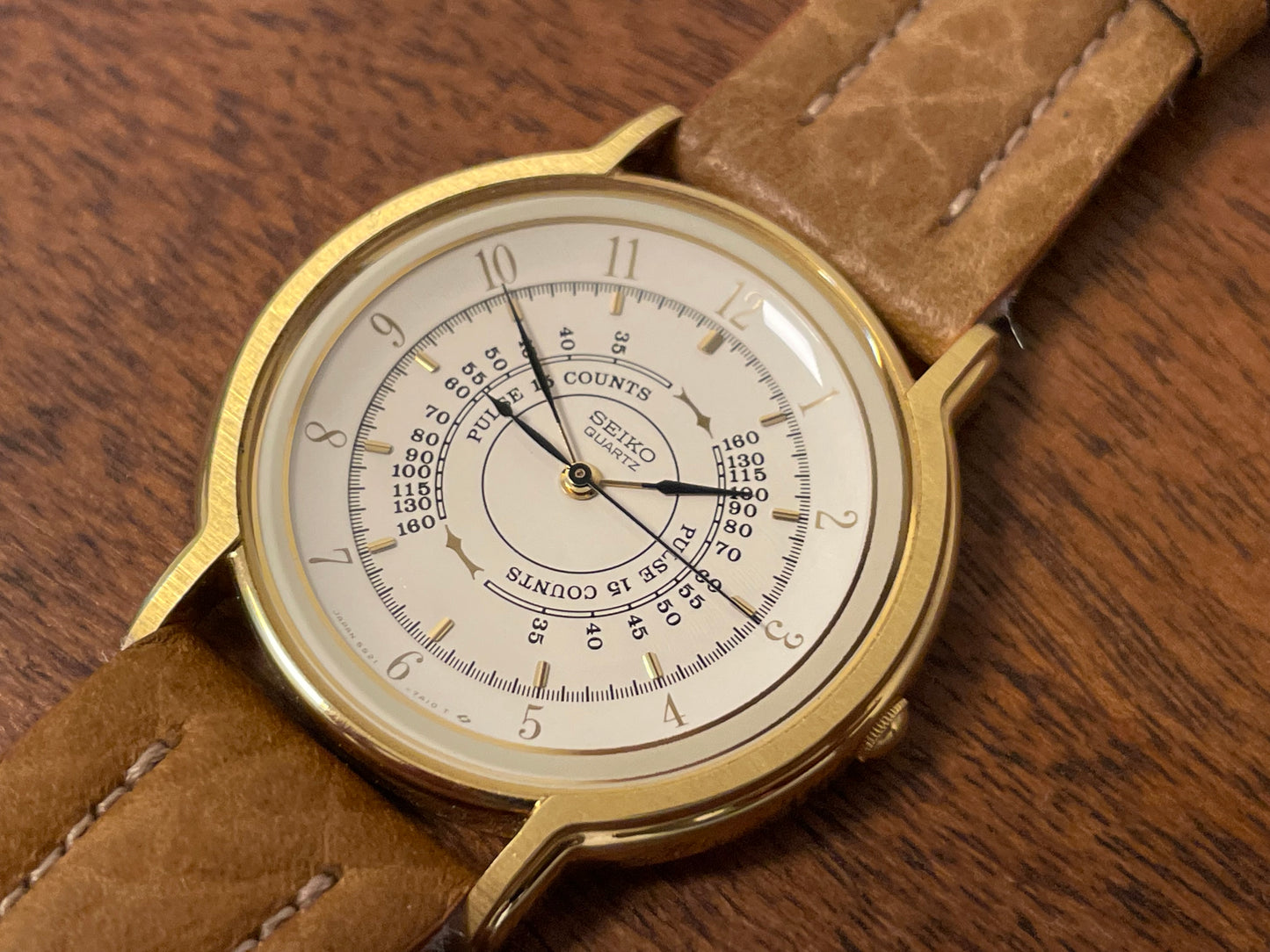 (1989) Seiko 5S21-7A10 Quartz medial pulsation - cream dial w/ gold Arabic numerals (NOS)