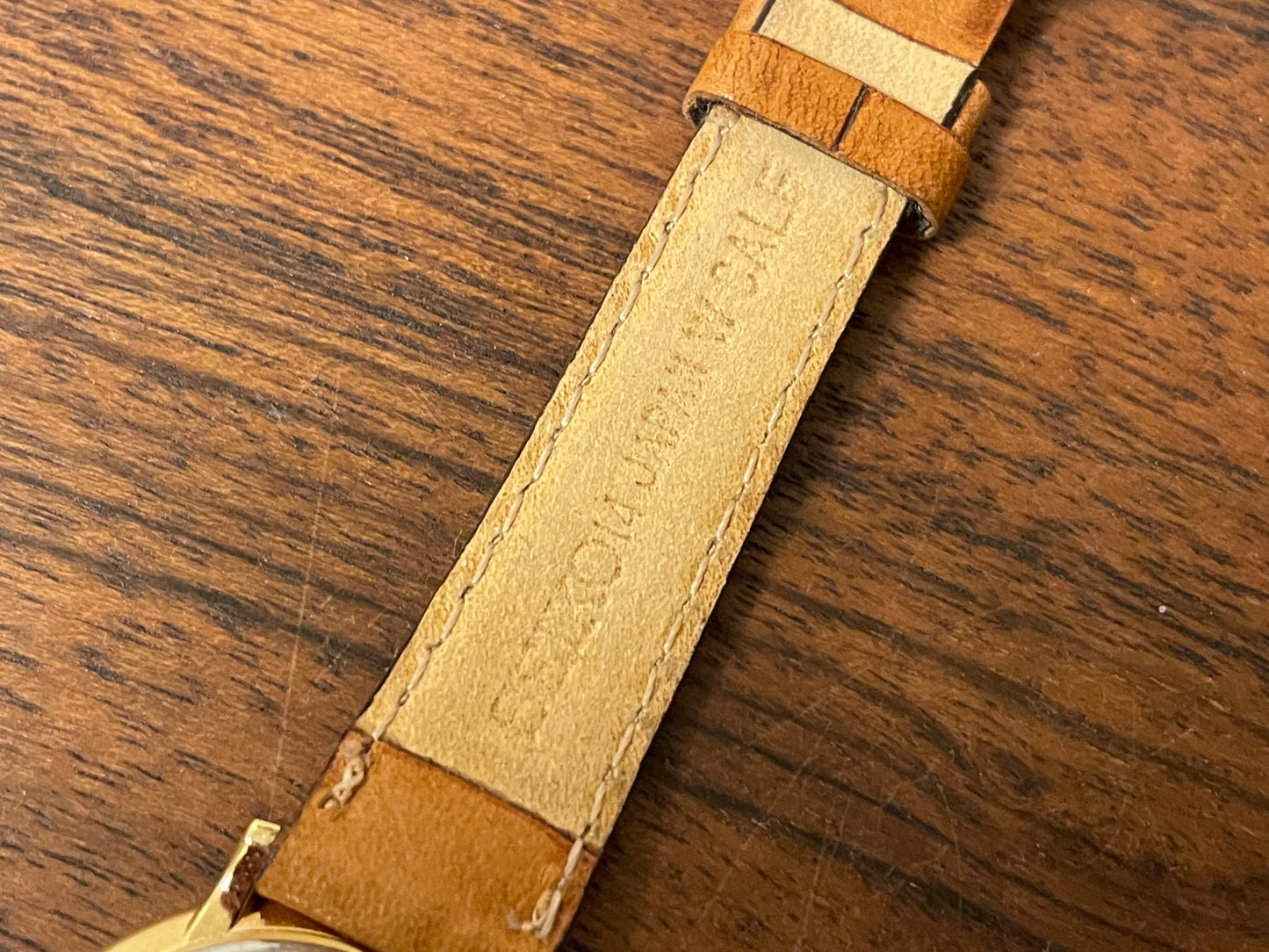 (1992) Seiko 4N00-0630 dress watch - white dial w/ Arabic numerals & leaf hands - small size (NOS)