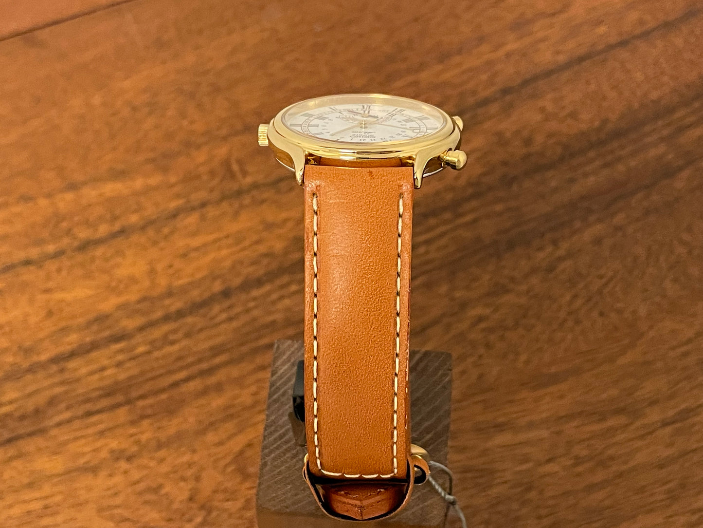 (1999) Seiko 8M15-9000 Quartz Alarm " dancing hands" - gold case w/ white dial (NOS)